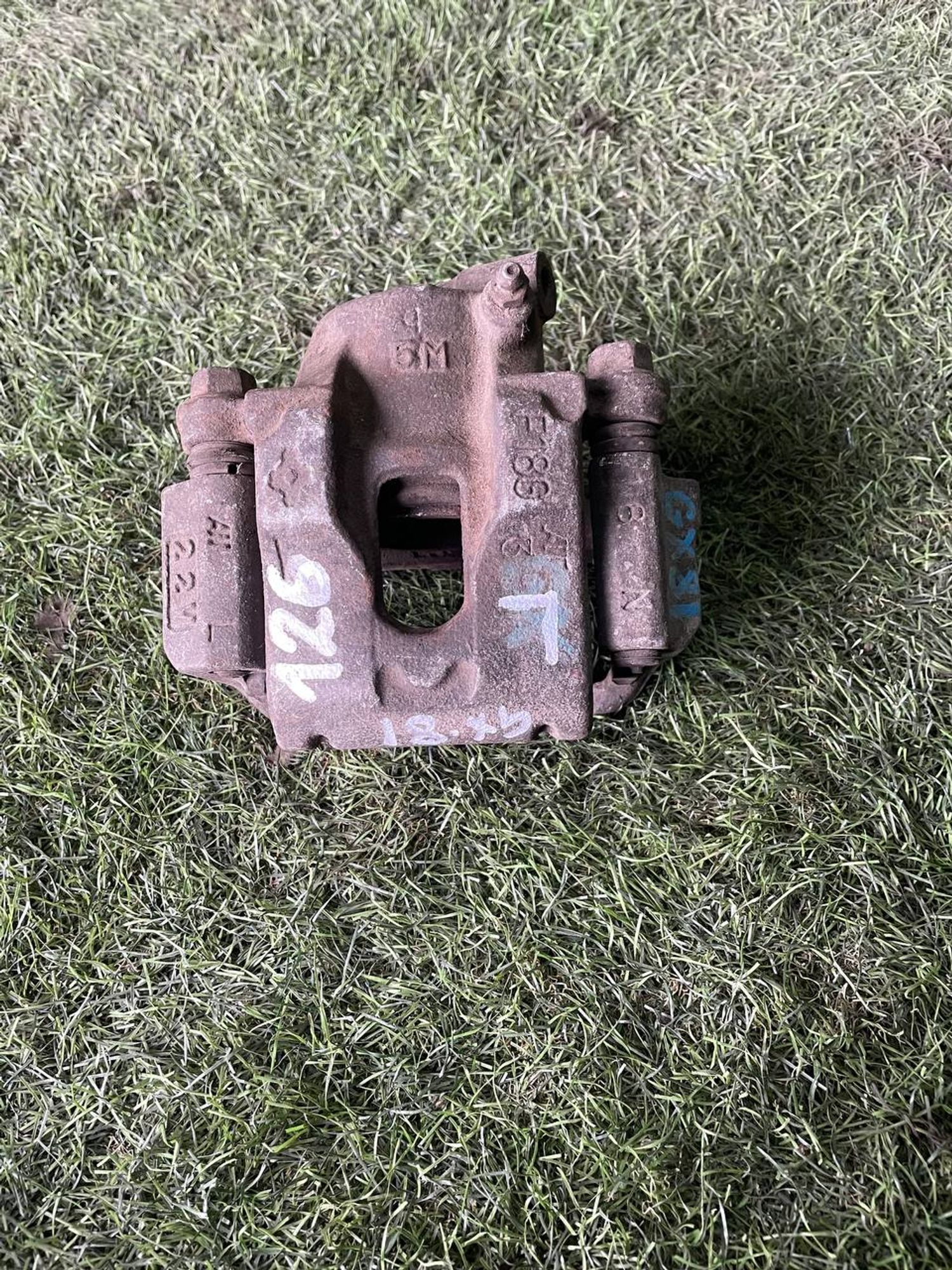 126 Суппорт тормозной передний левый Toyota Mark II GX81 F18G, 3000 рублей, Невинномысск