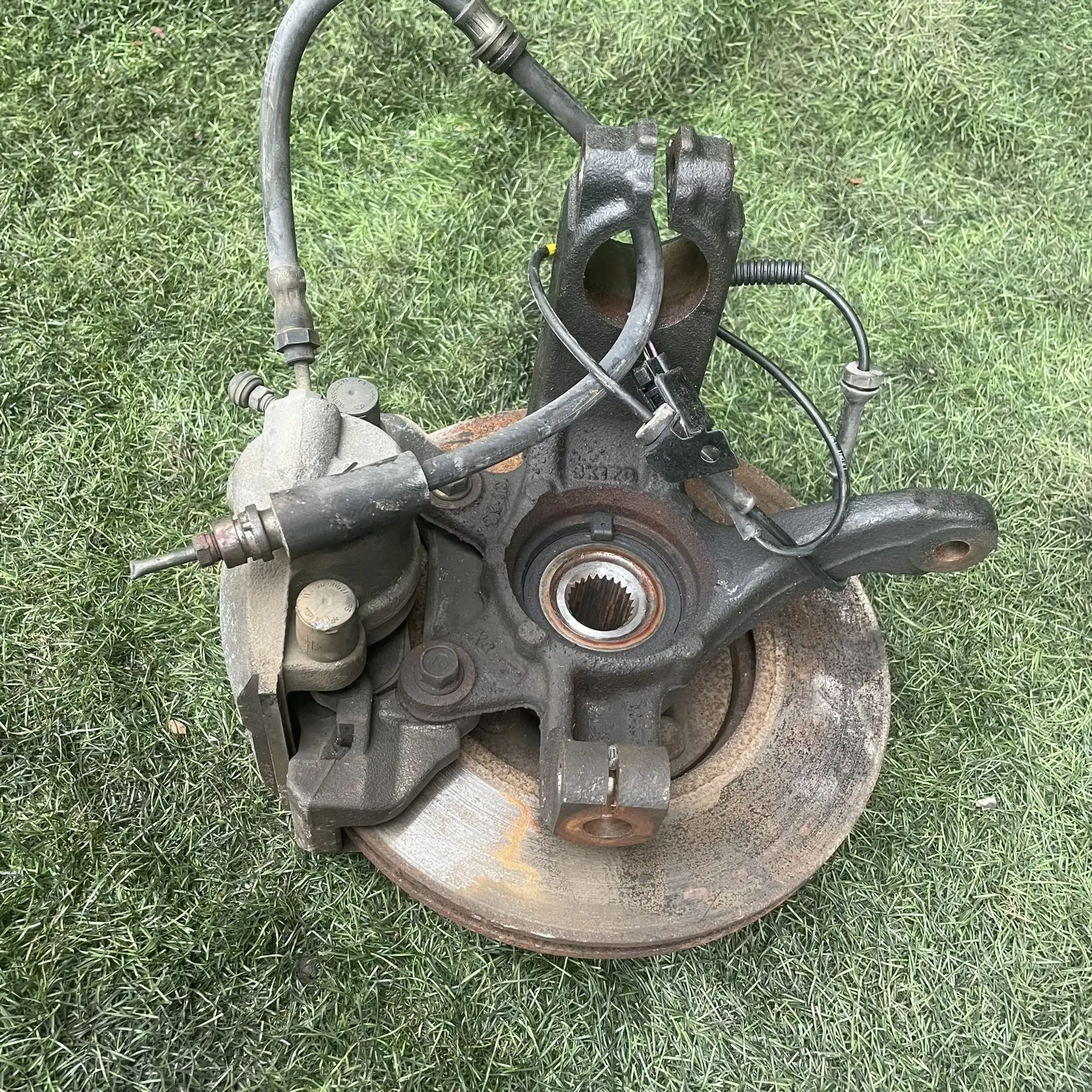 1392 Ступица передняя правая Mitsubishi Colt Z25A 4G19 1.3 2002, 6500 рублей, Невинномысск
