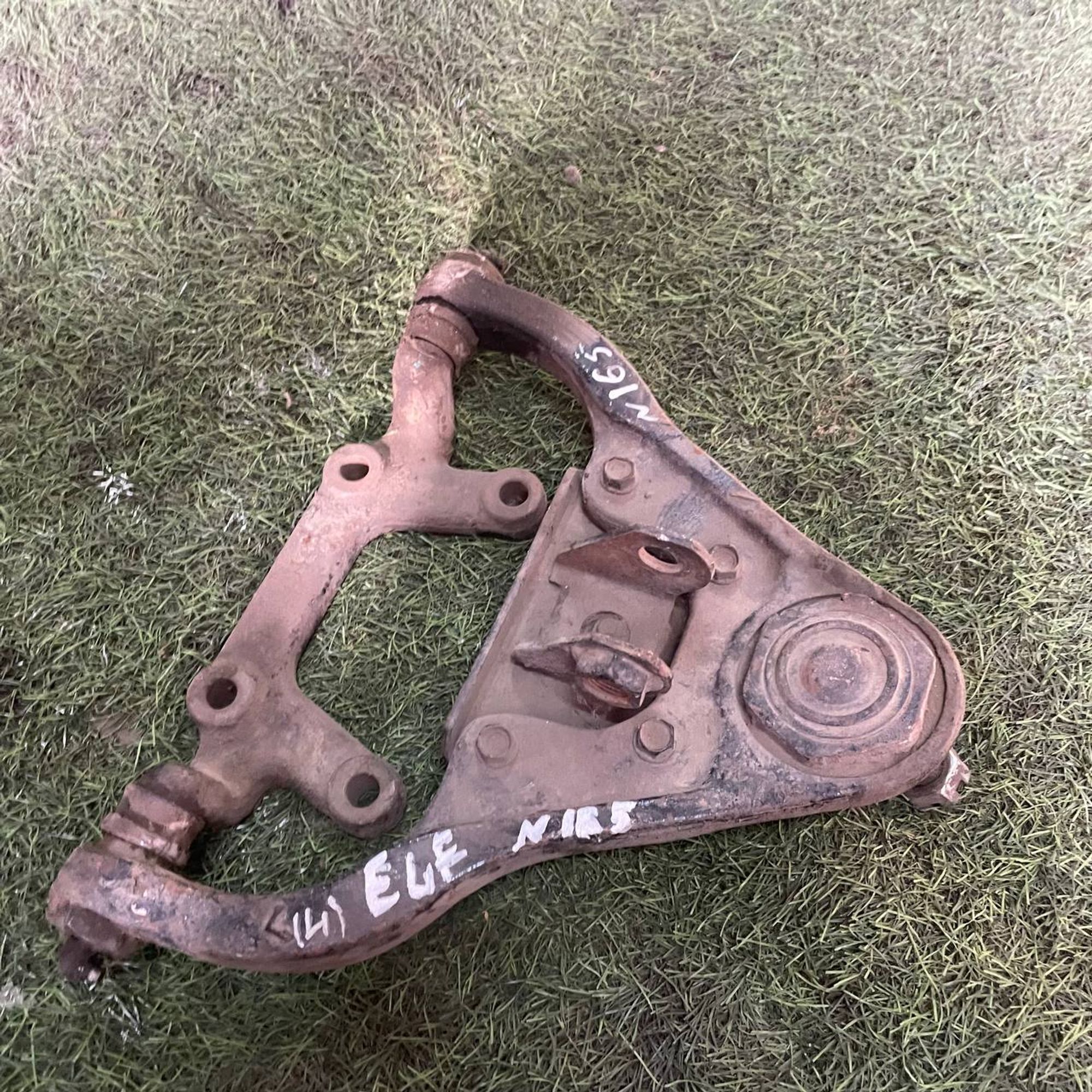 165 Рычаг передний левый верхний ISUZU ELF, 6000 рублей, Невинномысск