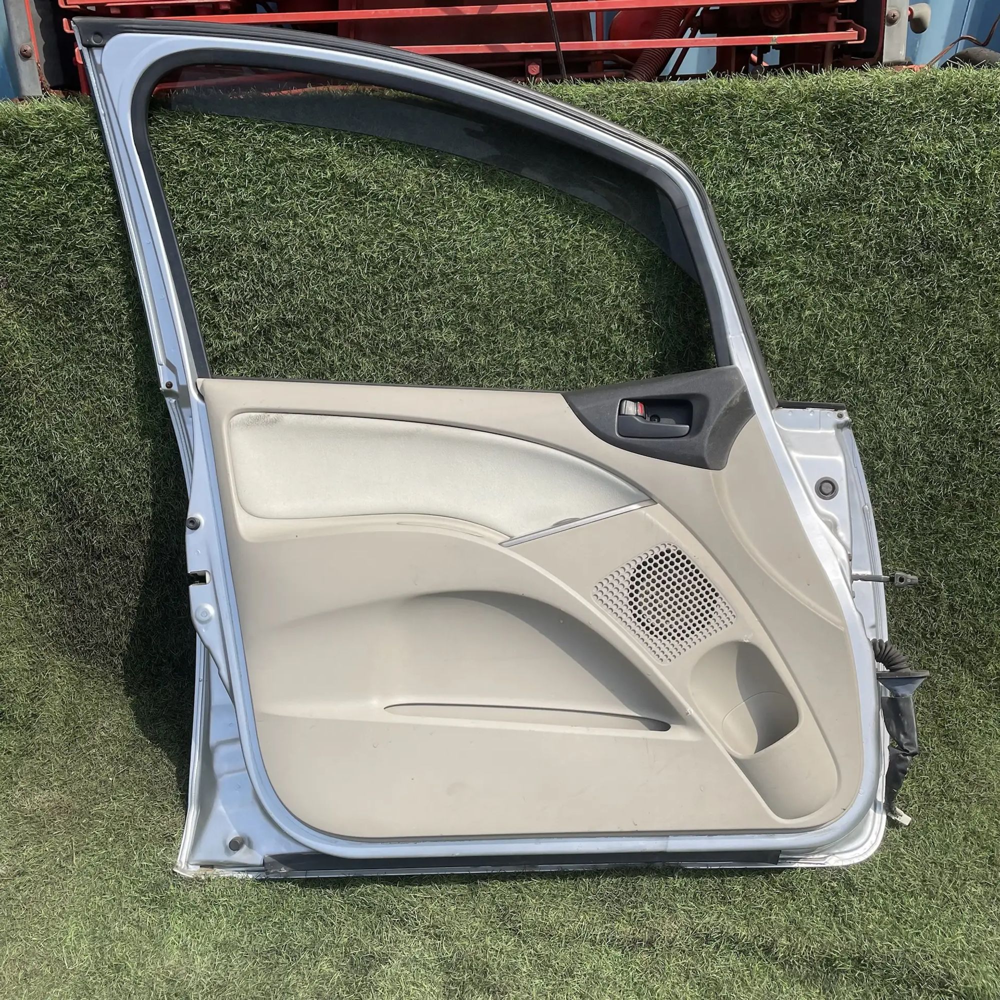 4239 Дверь передняя левая Mitsubishi Colt Z25A 4G19 1.3 2002, 8500 рублей, Невинномысск