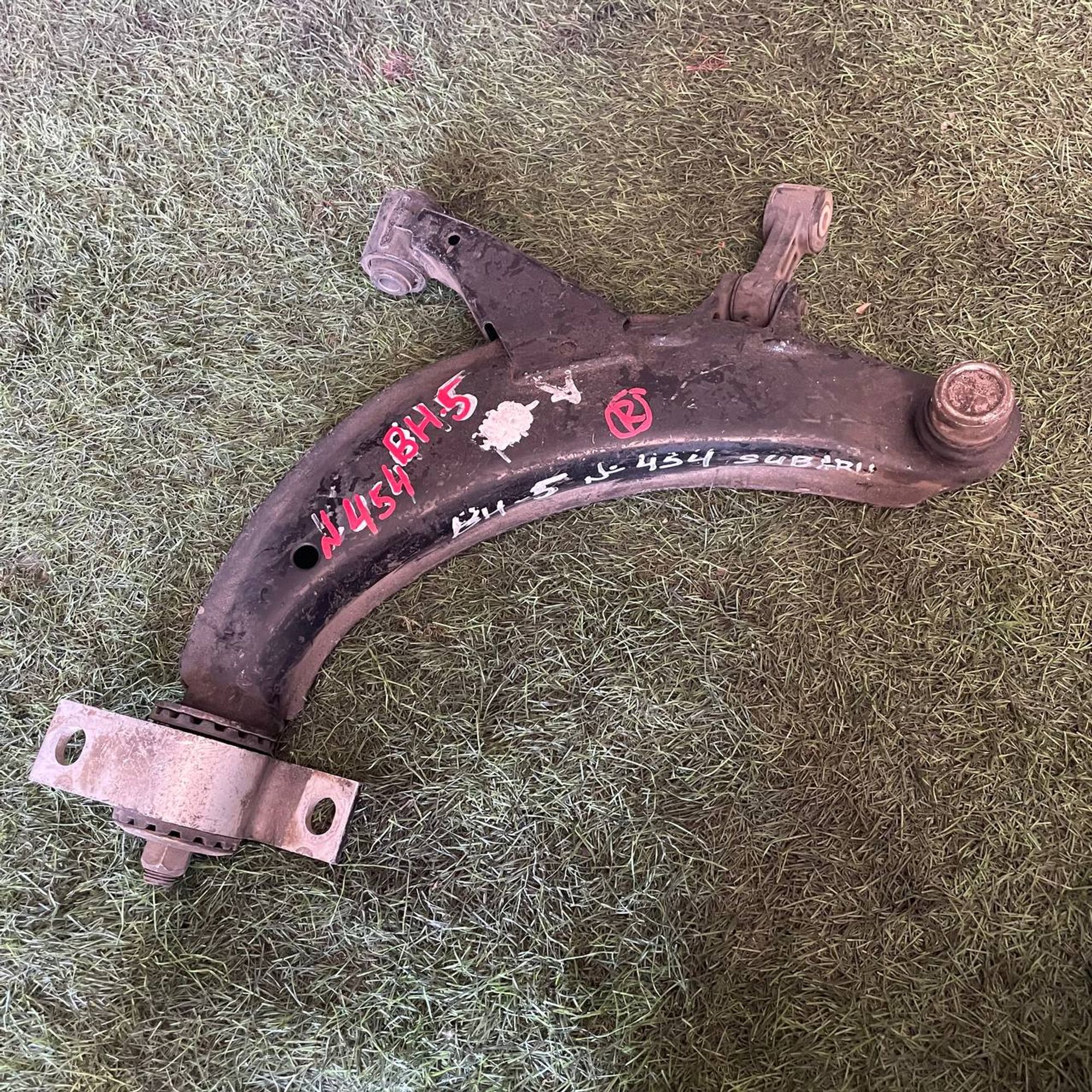 454 Рычаг передний правый нижний SUBARU LEGACY BH5, 6000 рублей, Невинномысск