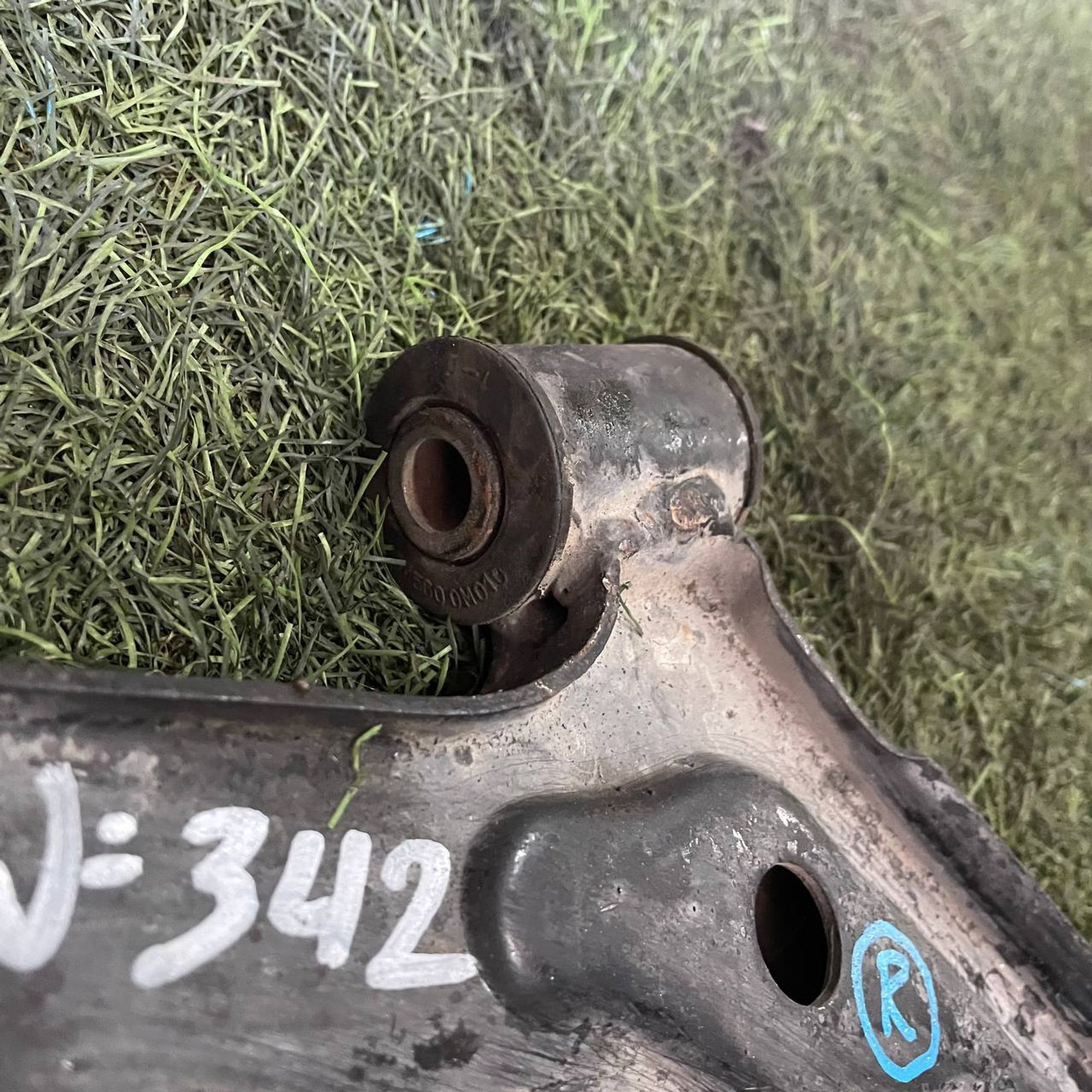 342 Рычаг передний правый нижний NISSAN SUNNY FB14, 3500 рублей, Невинномысск