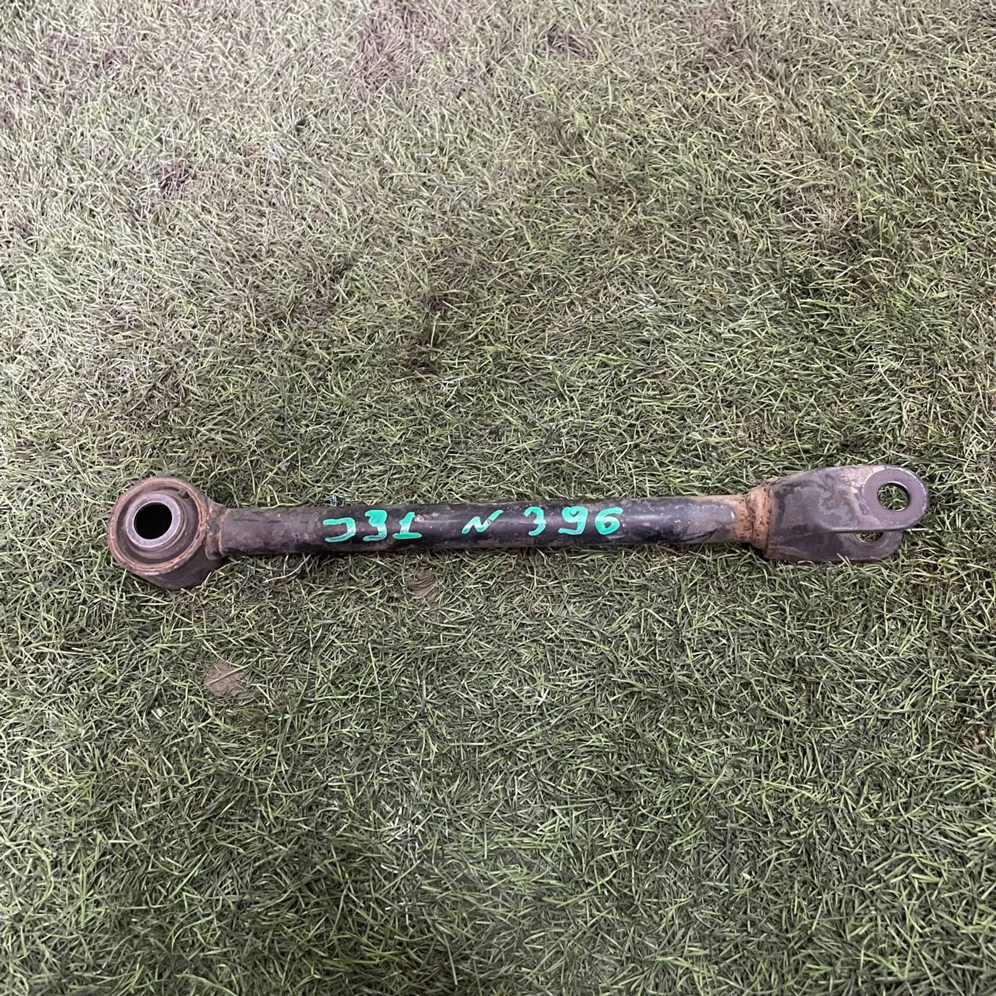 396 Рычаг задний поперечный нижний NISSAN TEANA J31 VQ23DE, 2000 рублей, Невинномысск