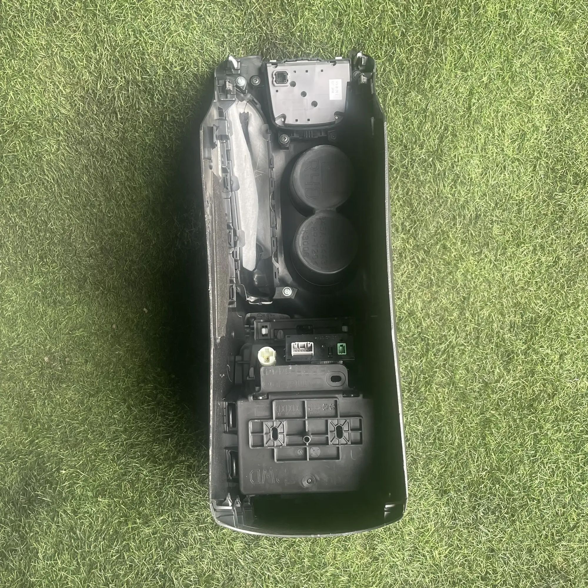 https://ycs.partsauto.market/partsauto-images/thmbs/userImages/772e461030aea93f4dbb6447c0f924d3/part/36691816-9858-4874-925b-a7e1c2626477_1776670244708.jpg