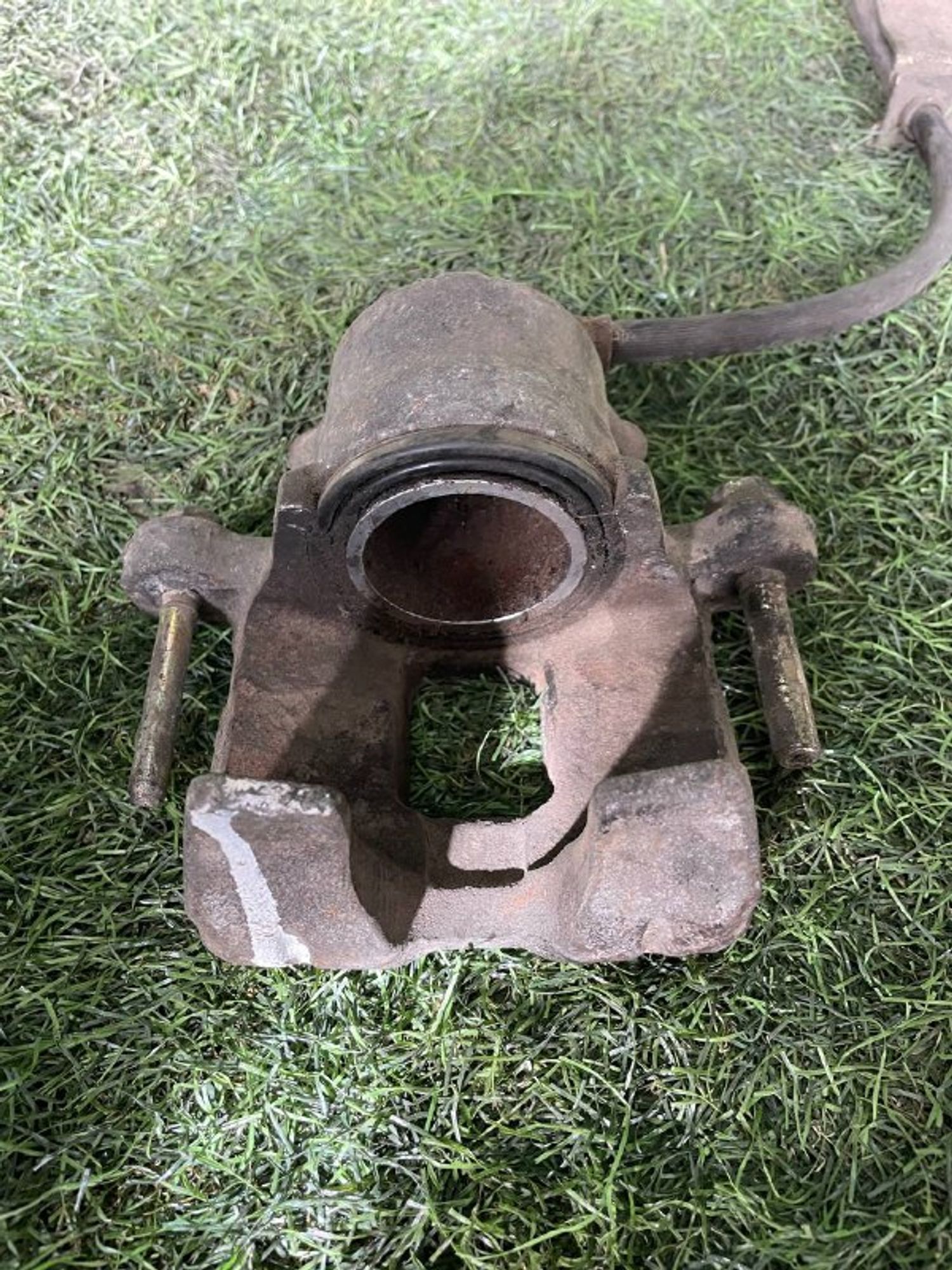 145 Суппорт тормозной передний правый MITSUBISHI CEDIA CS2A, 3000 рублей, Невинномысск