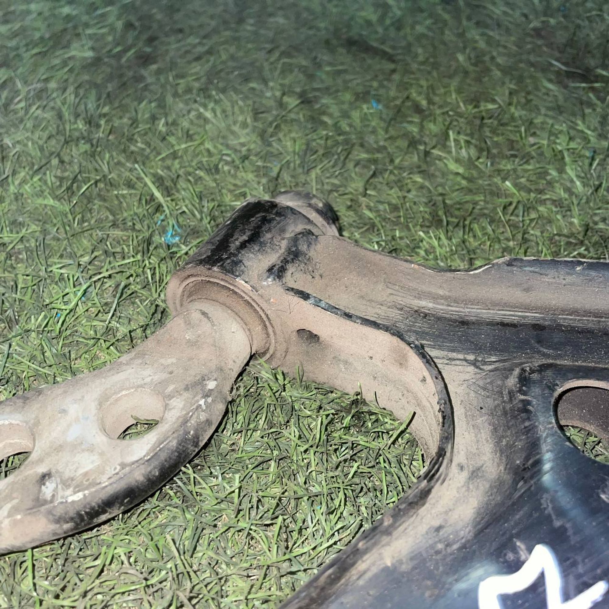 327 Рычаг передний правый нижний NISSAN BLUEBIRD U14, 3500 рублей, Невинномысск