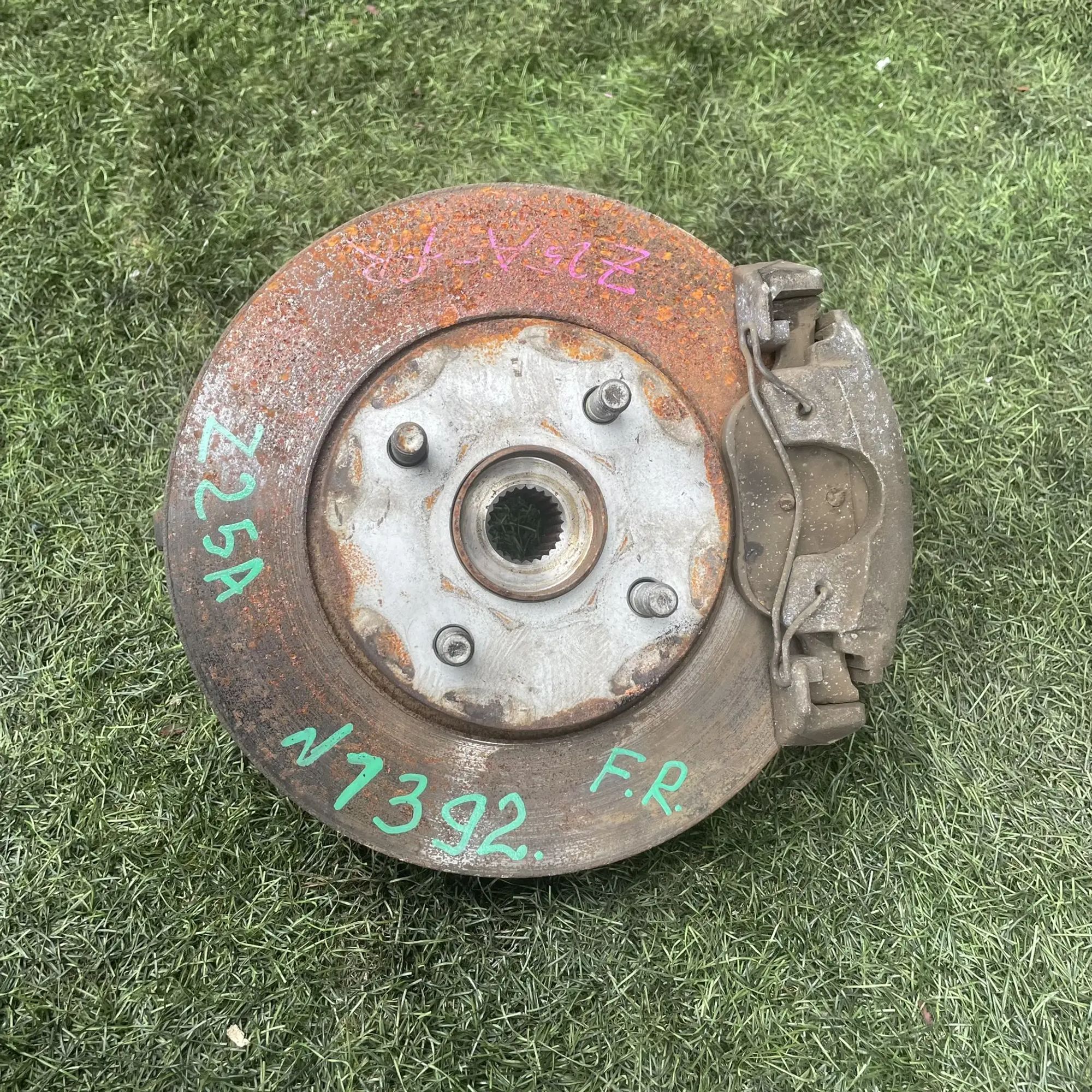 1392 Ступица передняя правая Mitsubishi Colt Z25A 4G19 1.3 2002, 6500 рублей, Невинномысск