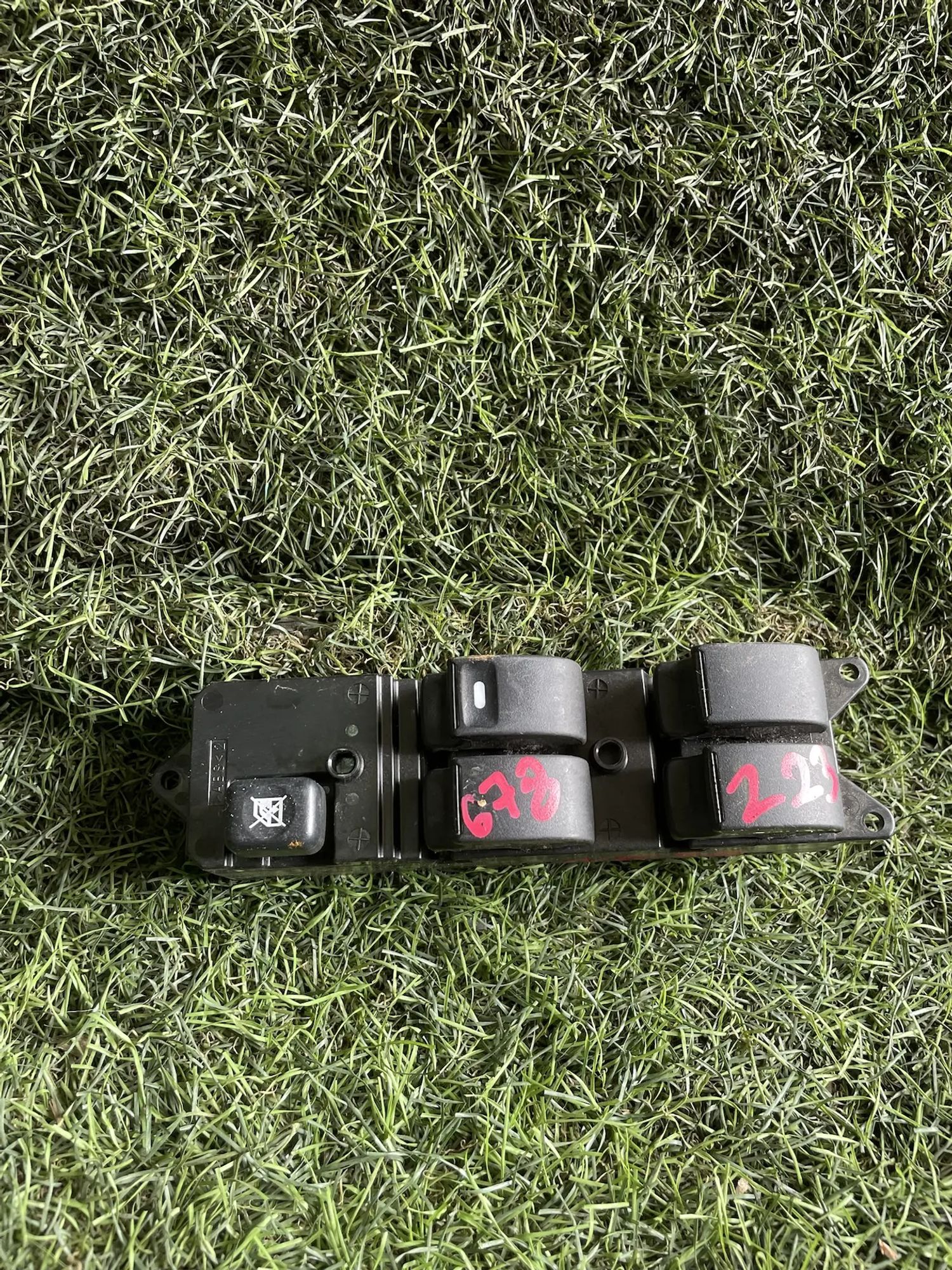 https://ycs.partsauto.market/partsauto-images/thmbs/userImages/772e461030aea93f4dbb6447c0f924d3/part/3a210590-ac5b-4e6d-84f7-07683f9f7367_1778675277170.jpg