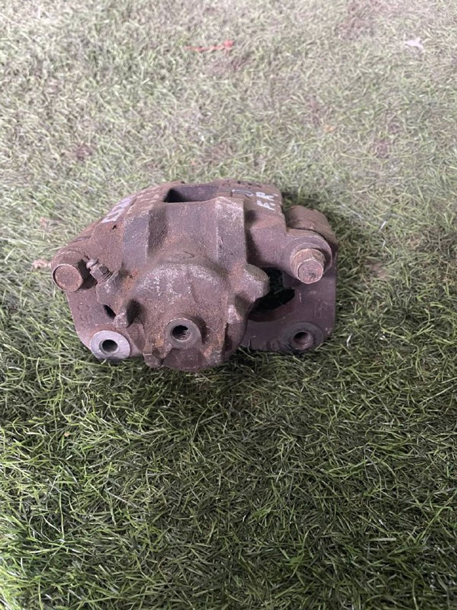 122 Суппорт тормозной передний правый MITSUBISHI CEDIA CS2A, 3000 рублей, Невинномысск