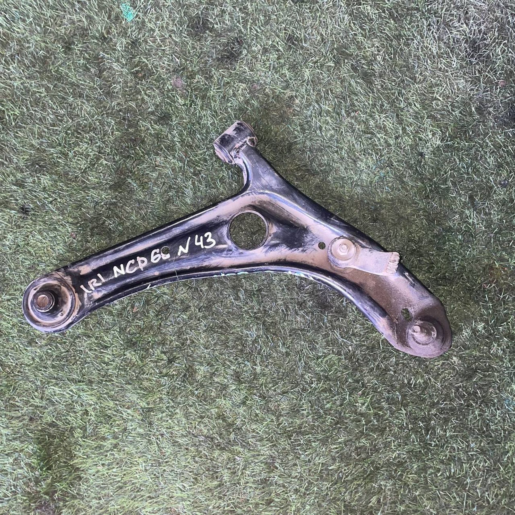 43 Рычаг передний правый нижний TOYOTA IST NCP60, 3500 рублей, Невинномысск