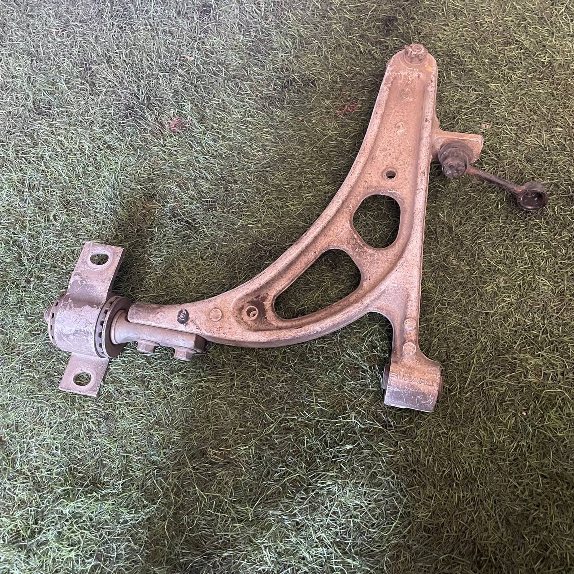 369 рычаг перед право низ SUBARU LEGACY BH5, 4500 рублей, Невинномысск