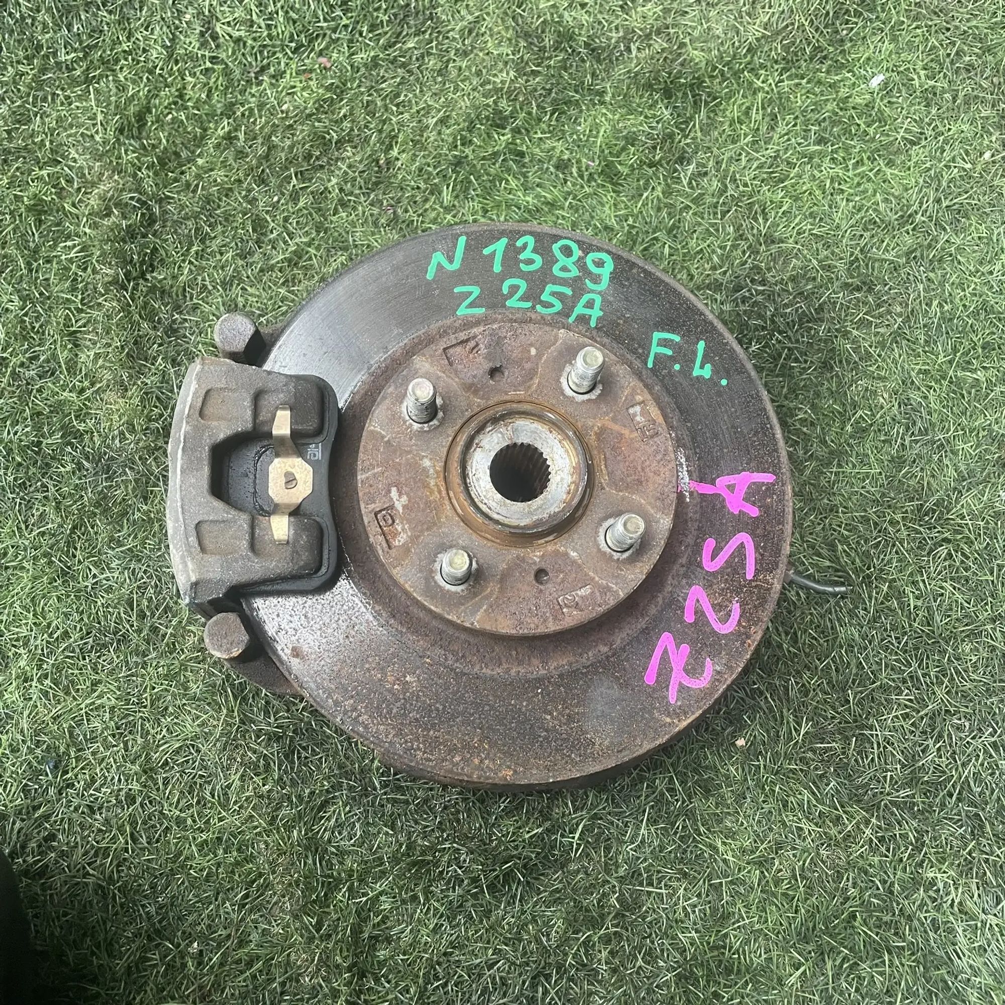1389 Ступица передняя левая Mitsubishi Colt Z25A 4G19 1.3 2002, 6500 рублей, Невинномысск