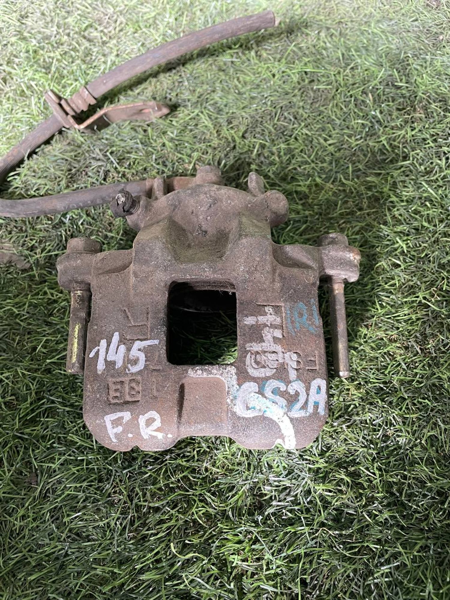 145 Суппорт тормозной передний правый MITSUBISHI CEDIA CS2A, 3000 рублей, Невинномысск