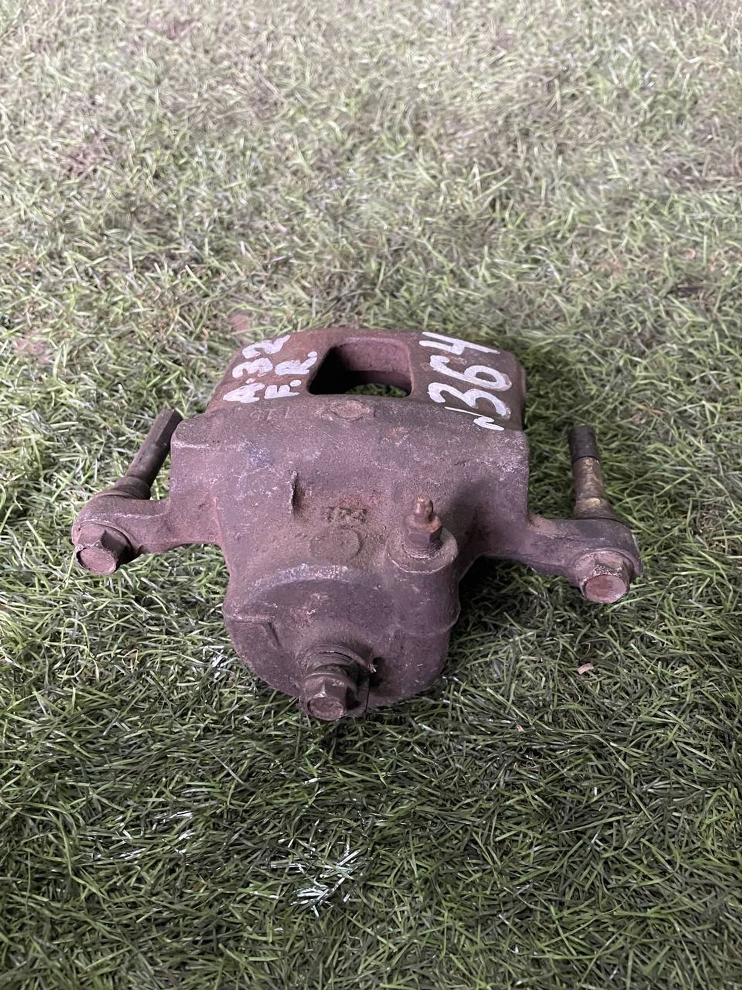 364 Суппорт тормозной передний правый NISSAN CEFIRO A32, 3000 рублей, Невинномысск