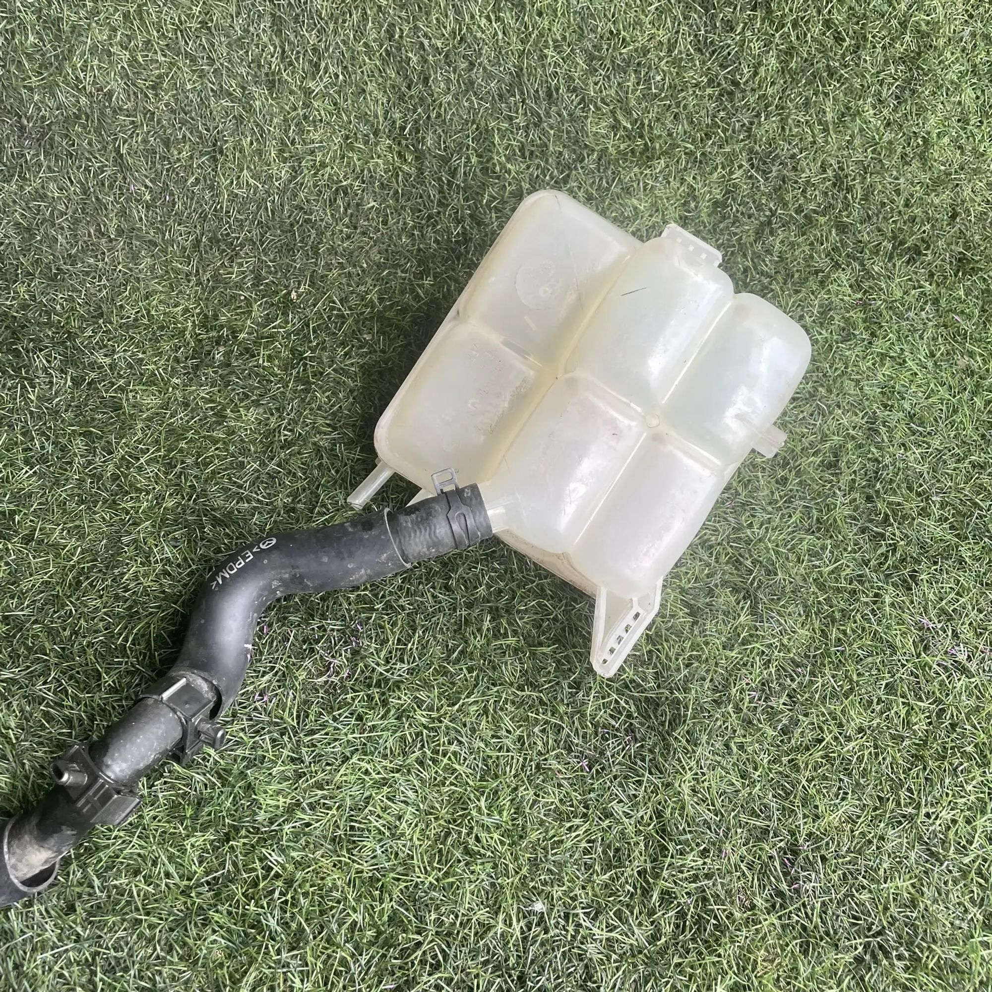 https://ycs.partsauto.market/partsauto-images/thmbs/userImages/772e461030aea93f4dbb6447c0f924d3/part/3e9ba612-e7d7-4881-ad18-f2fb75159d5f_1776763122107.jpg