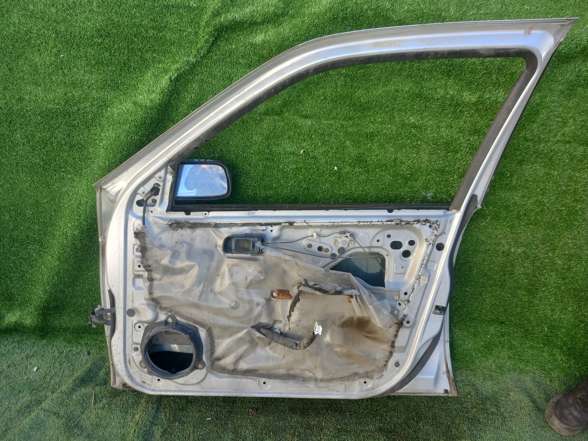 2070 F/R дверь на NISSAN BLUEBIRD U14, 9500 рублей, Невинномысск