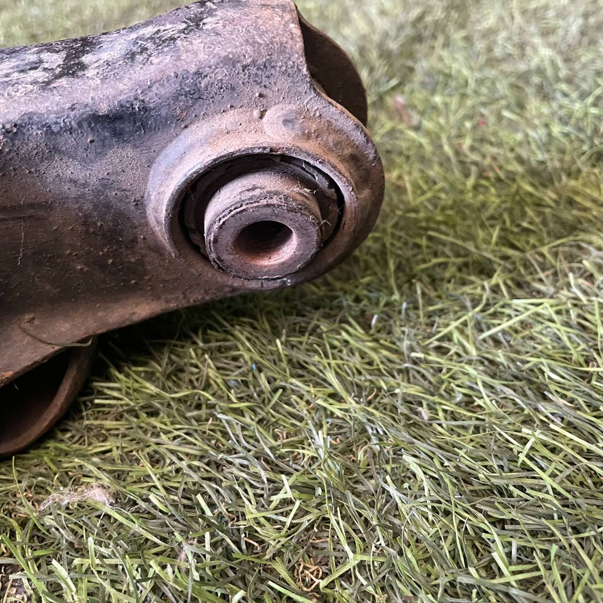 26 Рычаг задний поперечный нижний Mazda Atenza GG3S, 3000 рублей, Невинномысск