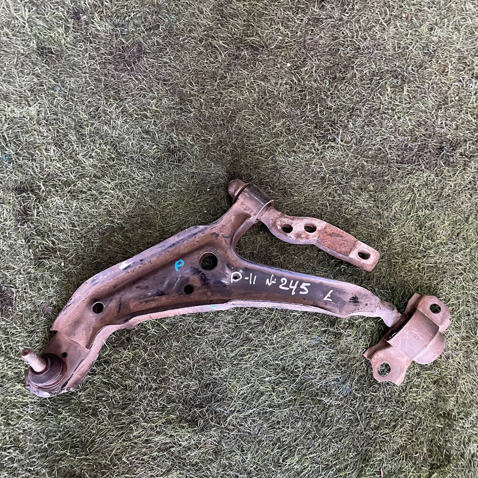 245 Рычаг передний левый нижний  NISSAN PRIMERA P11, 3000 рублей, Невинномысск