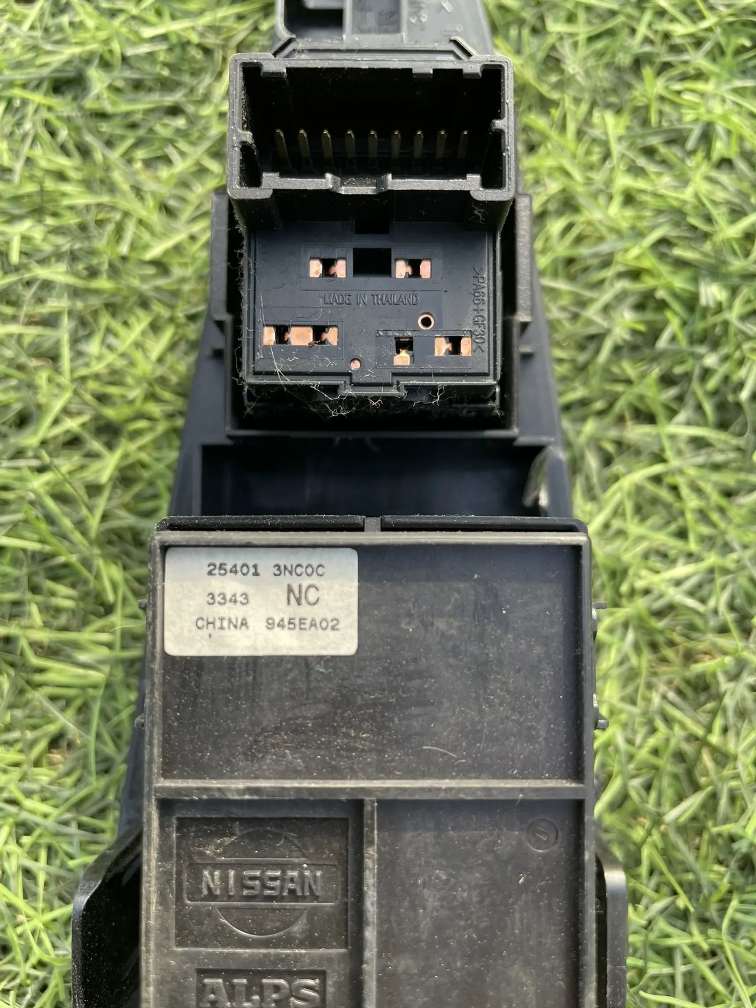 631 Блок управления стеклоподъемником передний правый Nissan Leaf AZE0 24kw 2014, 4500 рублей, Невинномысск