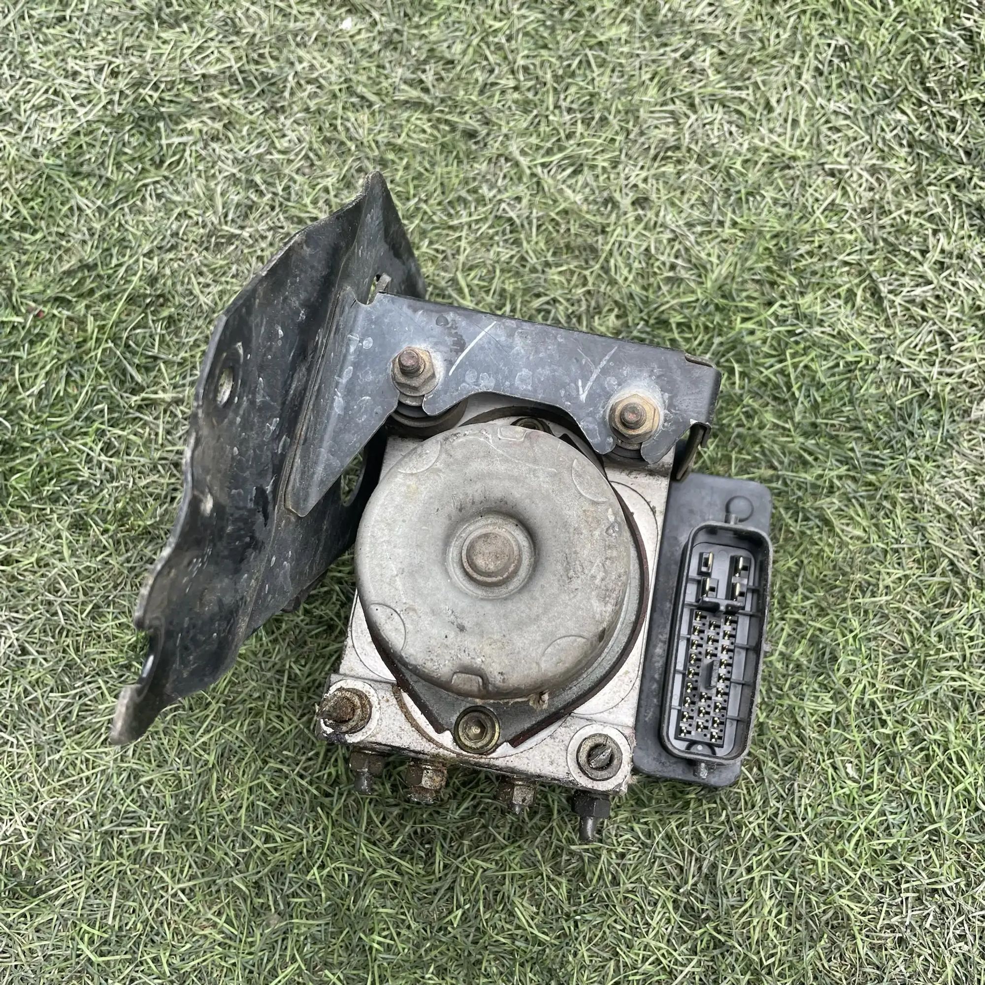 https://ycs.partsauto.market/partsauto-images/thmbs/userImages/772e461030aea93f4dbb6447c0f924d3/part/405b4ab4-1377-40f8-9fb1-25265f16ca0f_1779186073180.jpg