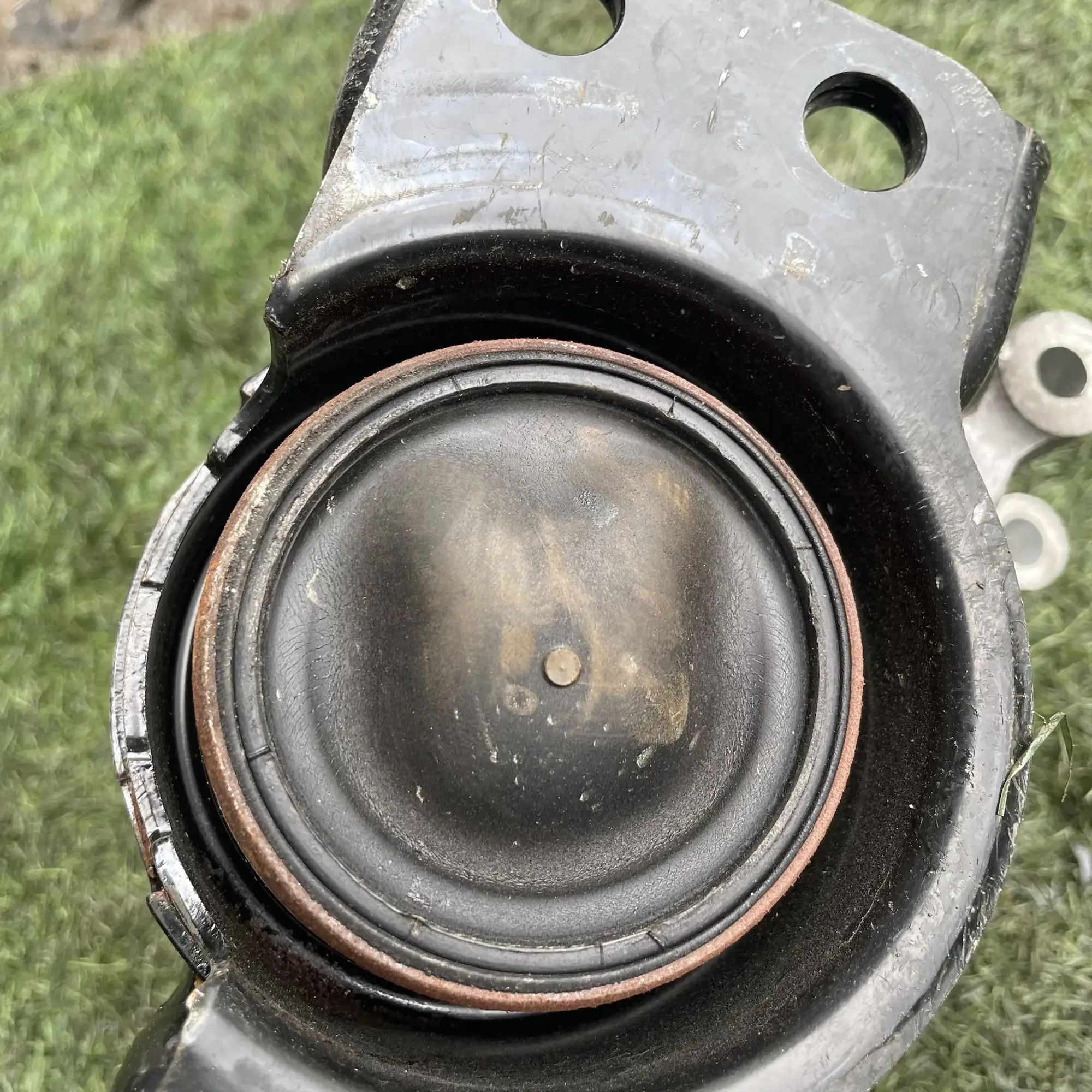 https://ycs.partsauto.market/partsauto-images/thmbs/userImages/772e461030aea93f4dbb6447c0f924d3/part/40689100-e927-4139-a54e-8e648bcca5be_1779191746130.jpg