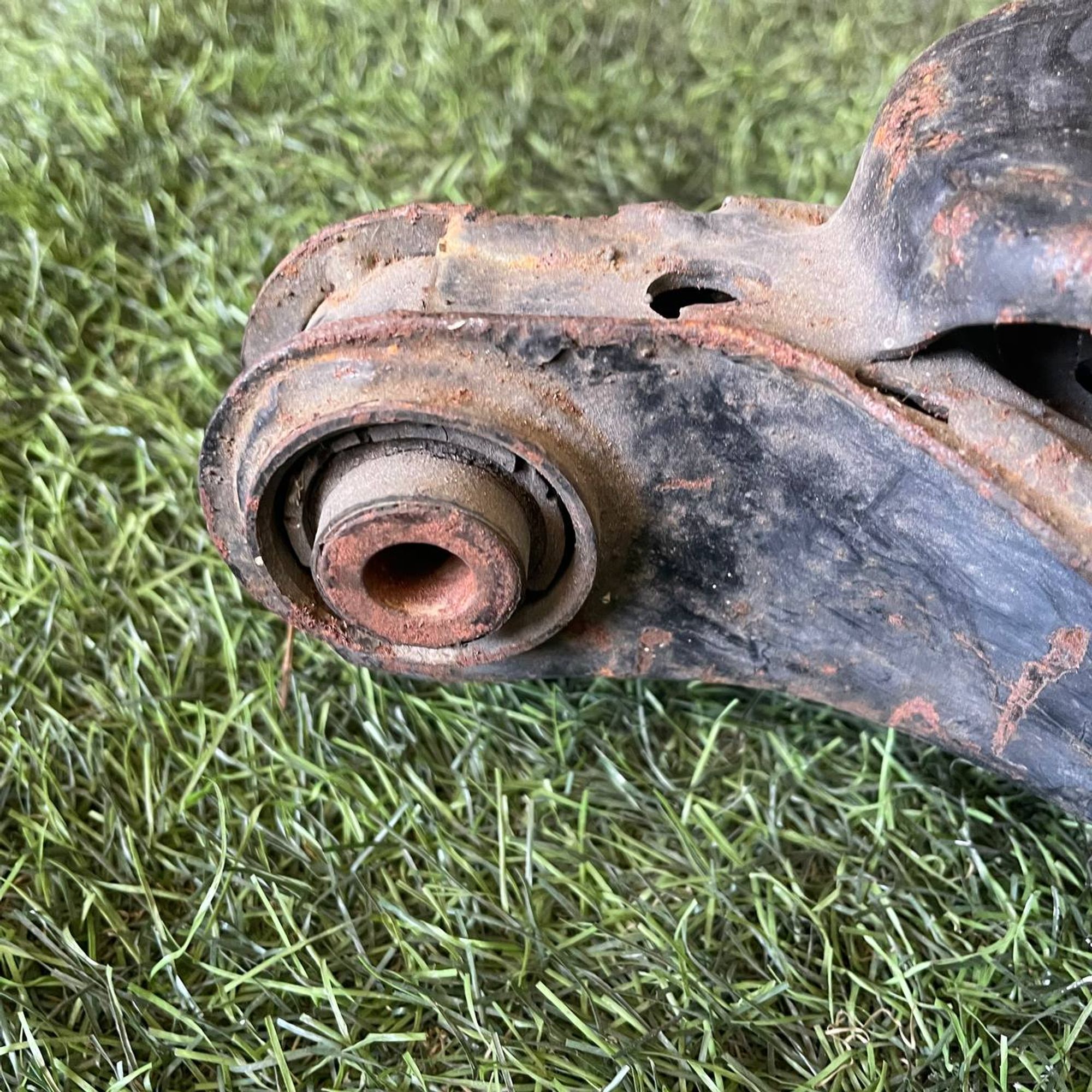 23 Рычаг задний поперечный нижний Mazda Atenza GG3S, 3000 рублей, Невинномысск