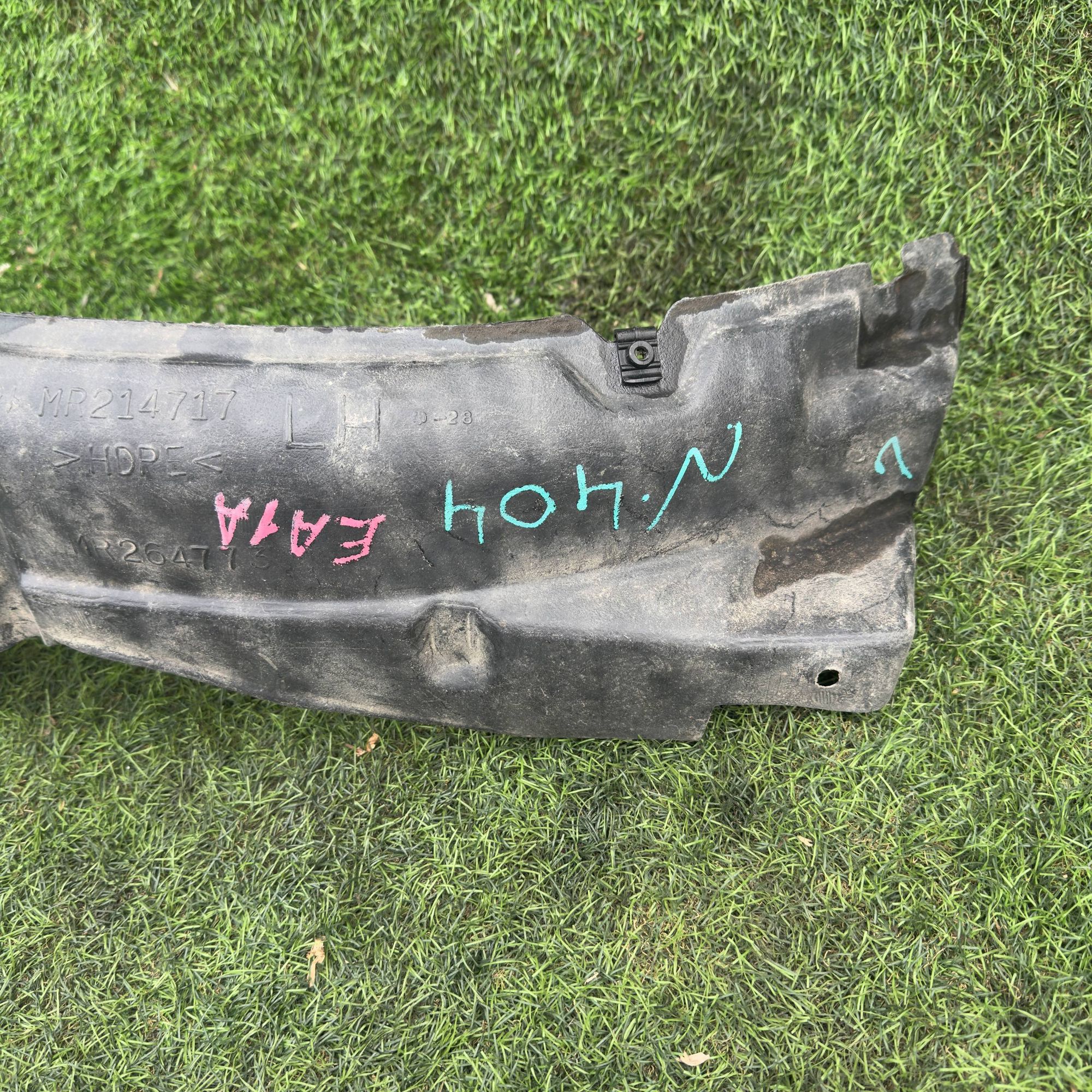 404 Подкрылок передний левый MITSUBISHI EC5A, 2500 рублей, Невинномысск