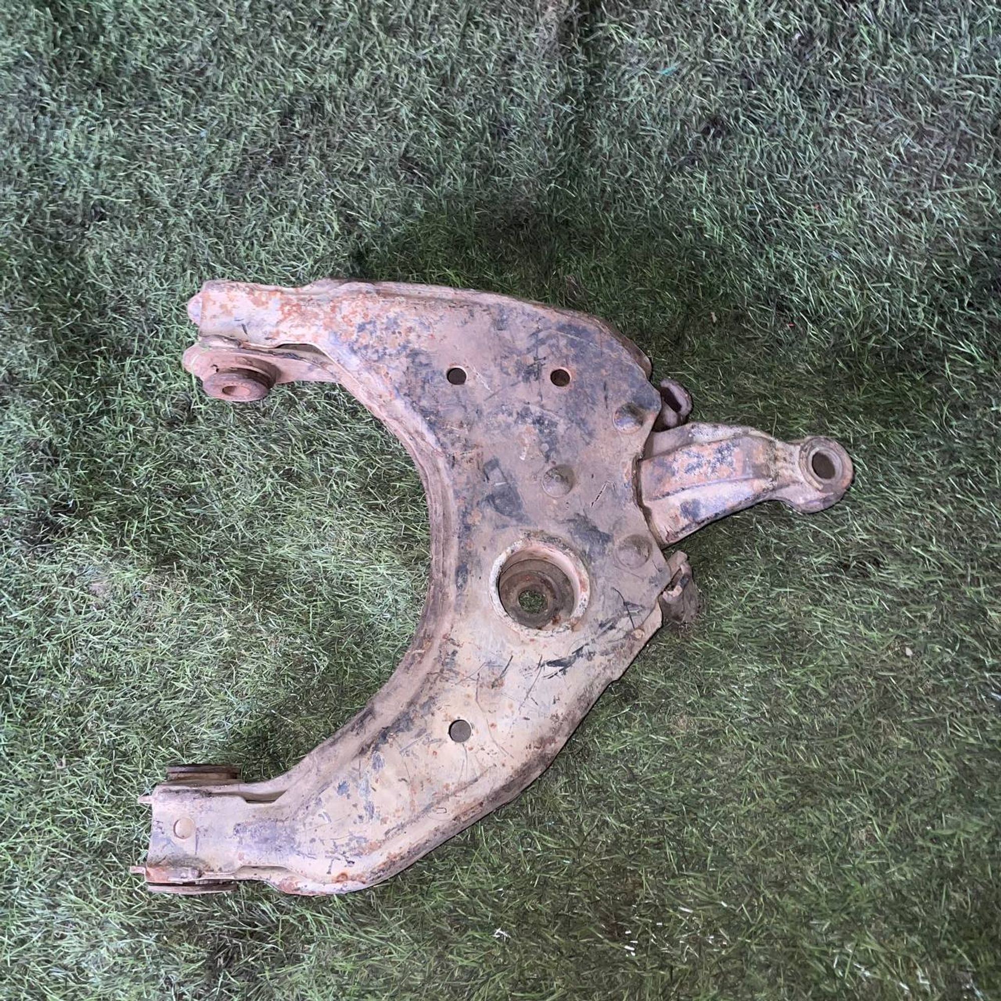 113 Рычаг передний правый нижний TOYOTA SURF LN130, 4000 рублей, Невинномысск