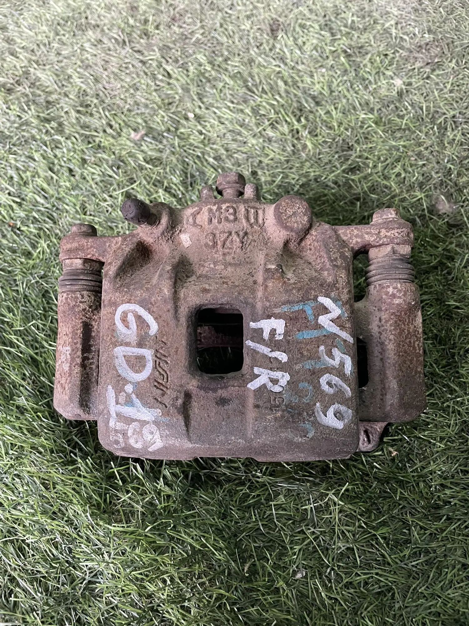 569 Суппорт тормозной передний правый HONDA FIT GD1, 2500 рублей, Невинномысск