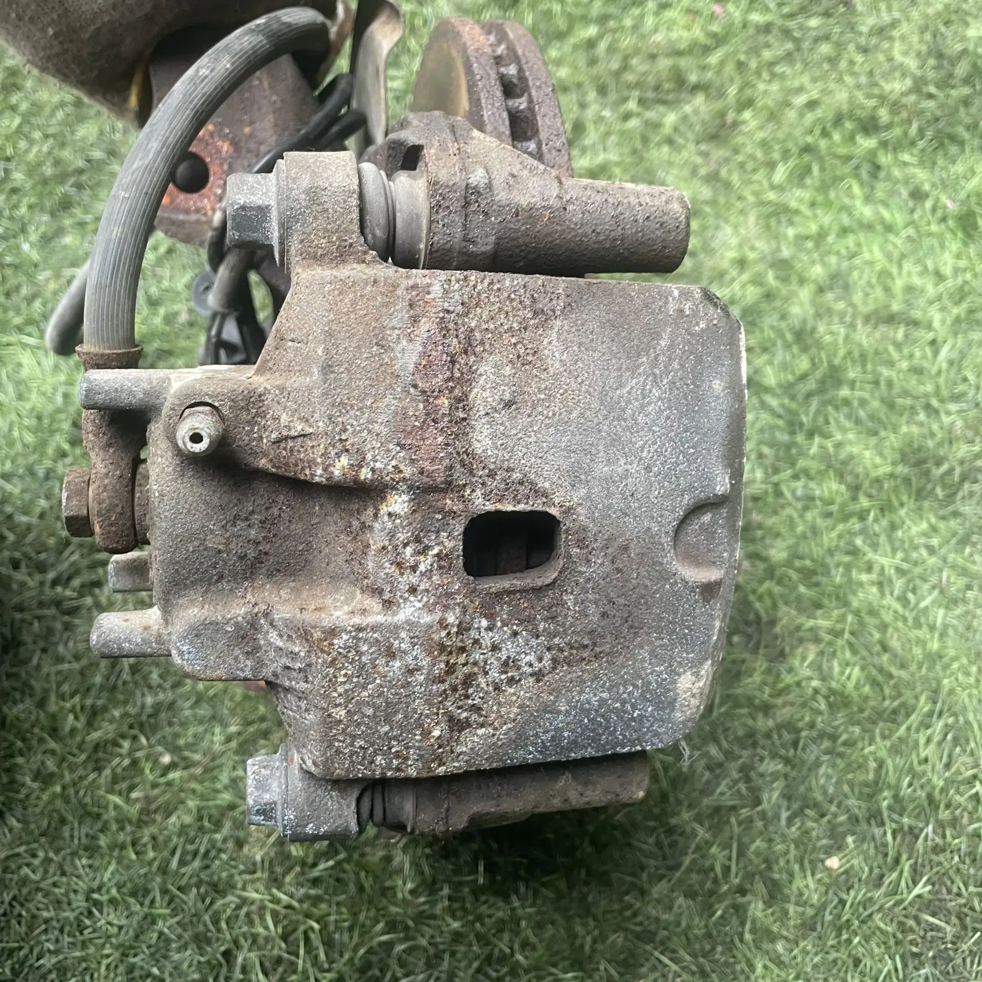 1389 Ступица передняя левая Mitsubishi Colt Z25A 4G19 1.3 2002, 6500 рублей, Невинномысск