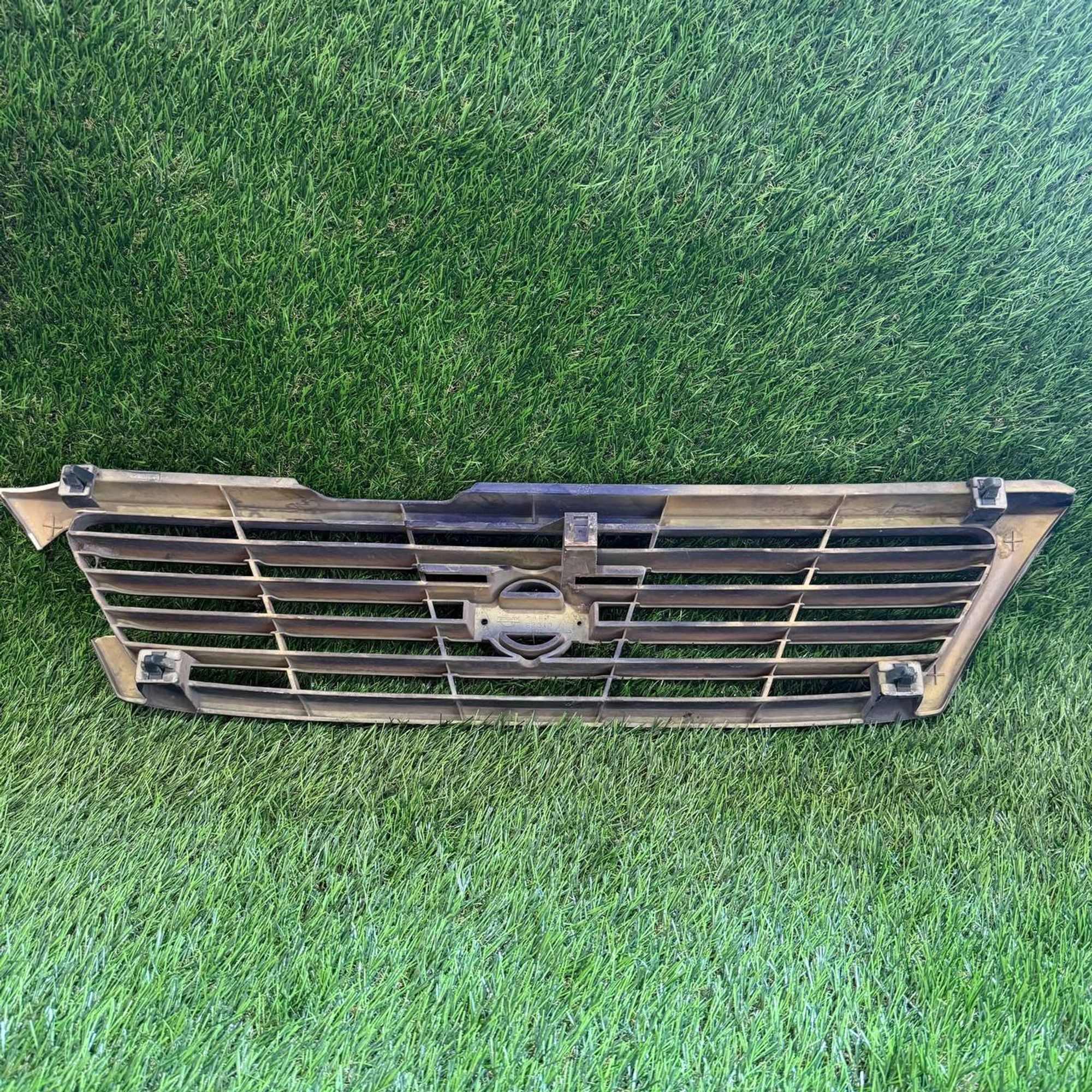 174 Решетка радиатора Nissan Sunny FB14 ДЕФЕКТ, 3000 рублей, Невинномысск