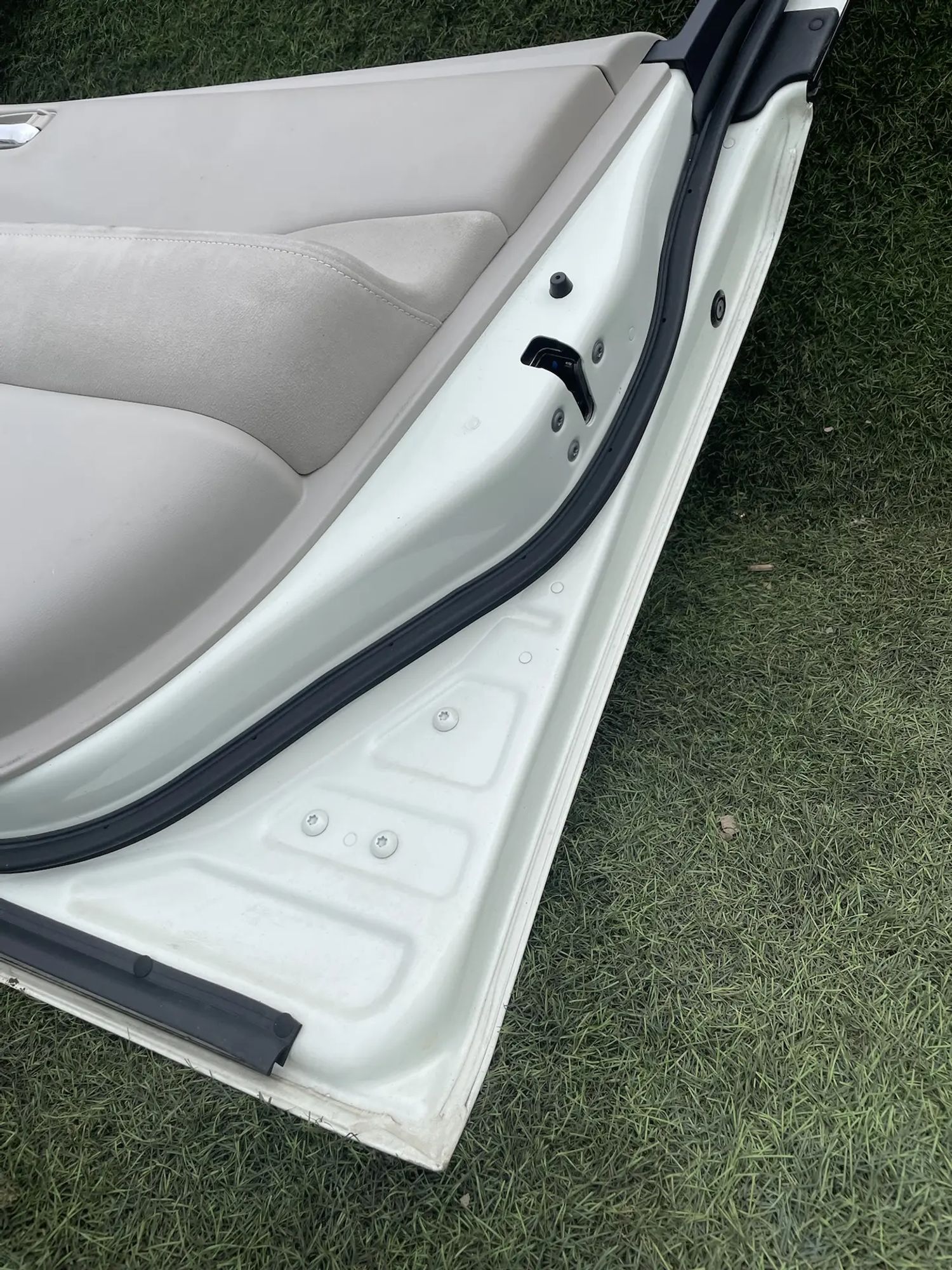 4180 Дверь передняя правая Nissan Leaf ZE0 EM61 24kw 2012, 14500 рублей, Невинномысск