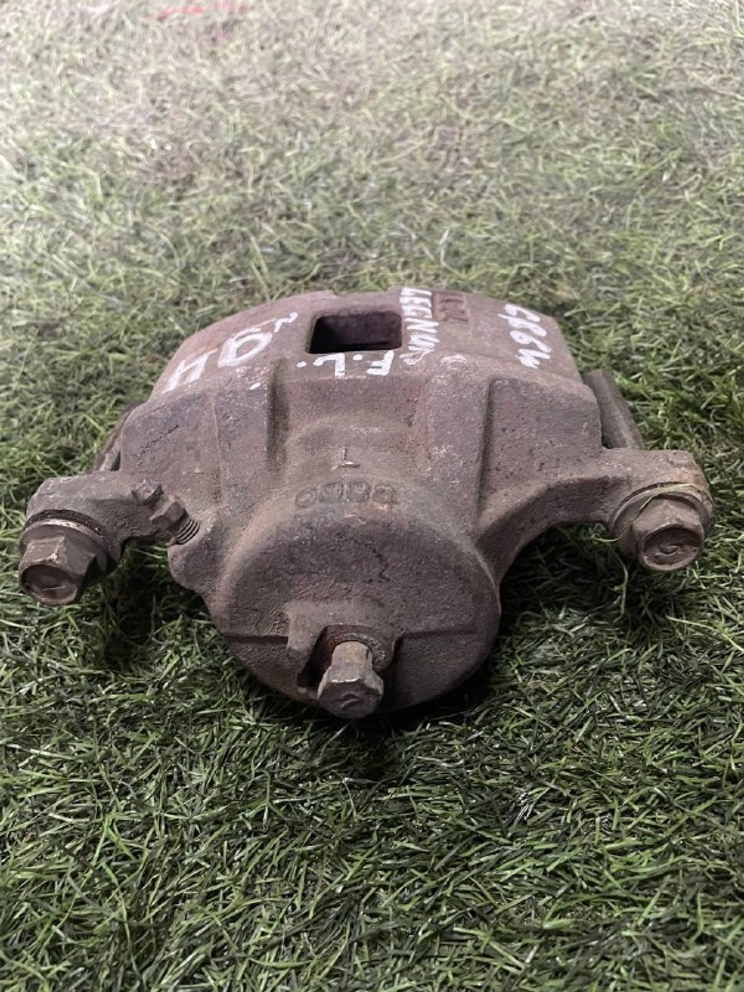 94 Суппорт тормозной передний левый MITSUBISHI LEGNUM EA1W, 3000 рублей, Невинномысск