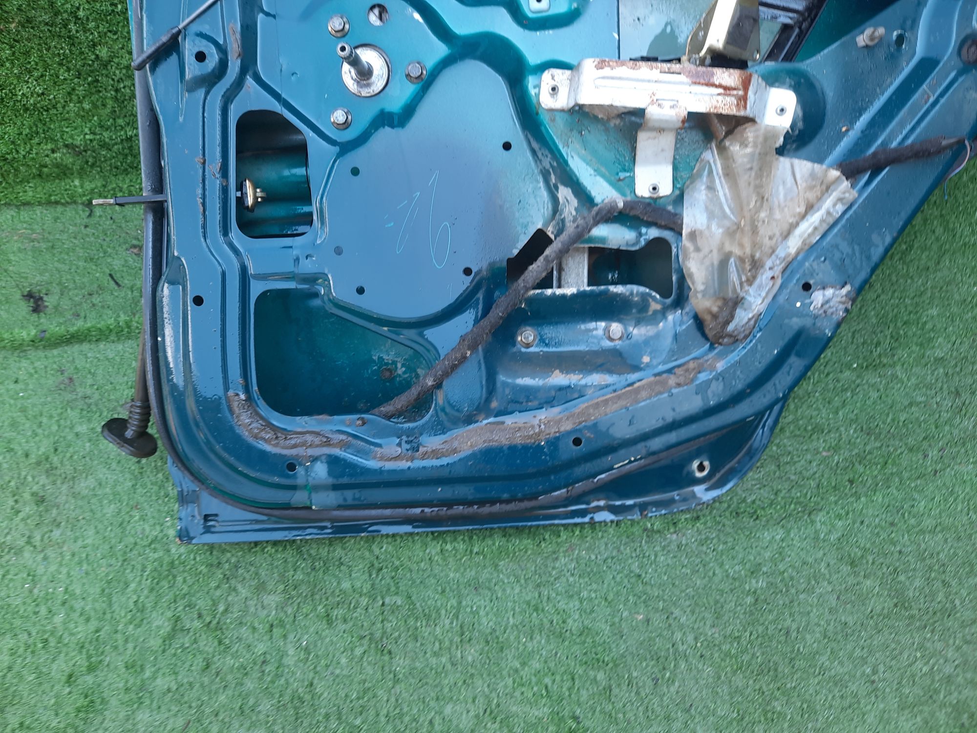 848 дверь на MITSUBISHI CARISMA DA2A, 8000 рублей, Невинномысск