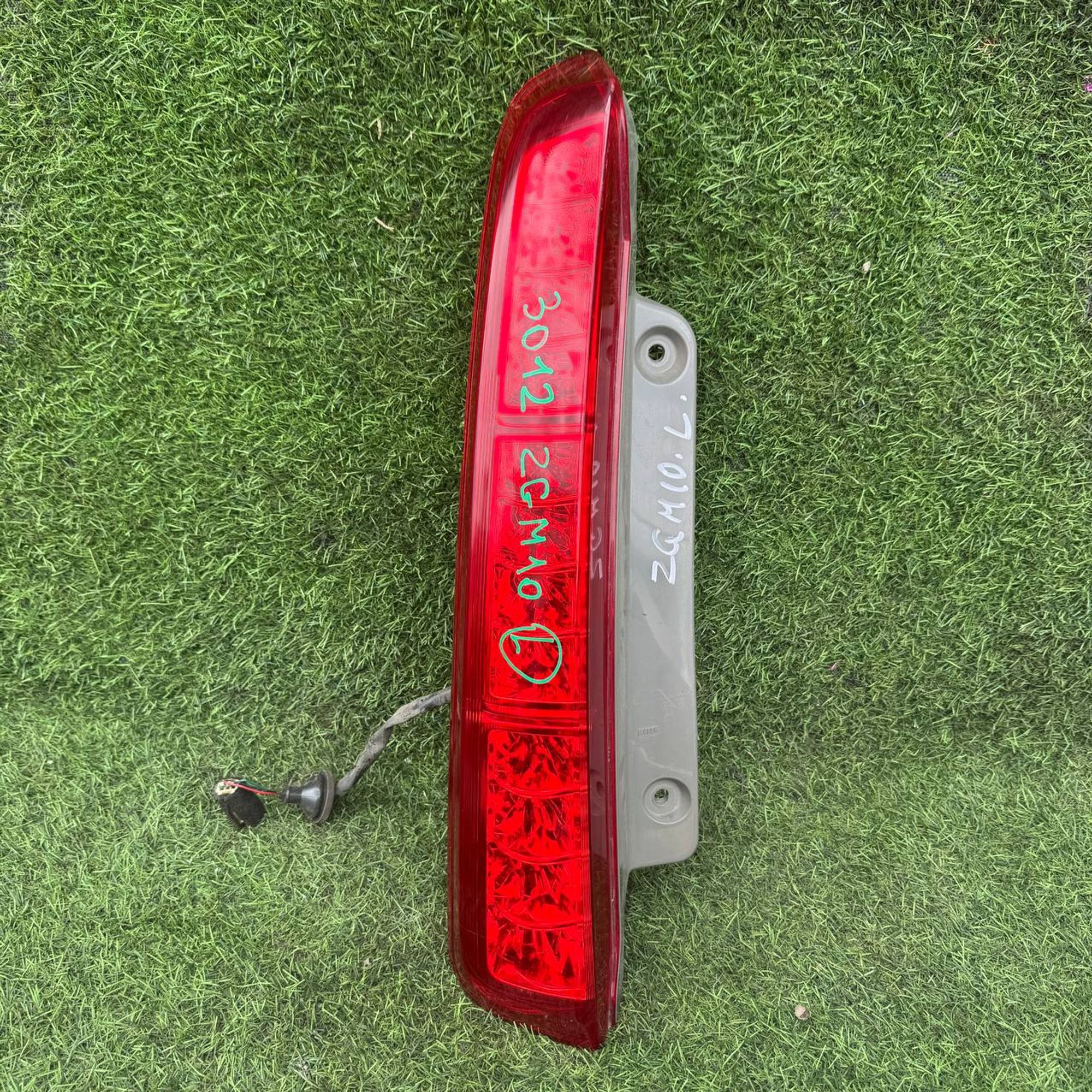 3012 Фонарь задний левый TOYOTA ISIS ZGM10, 3500 рублей, Невинномысск