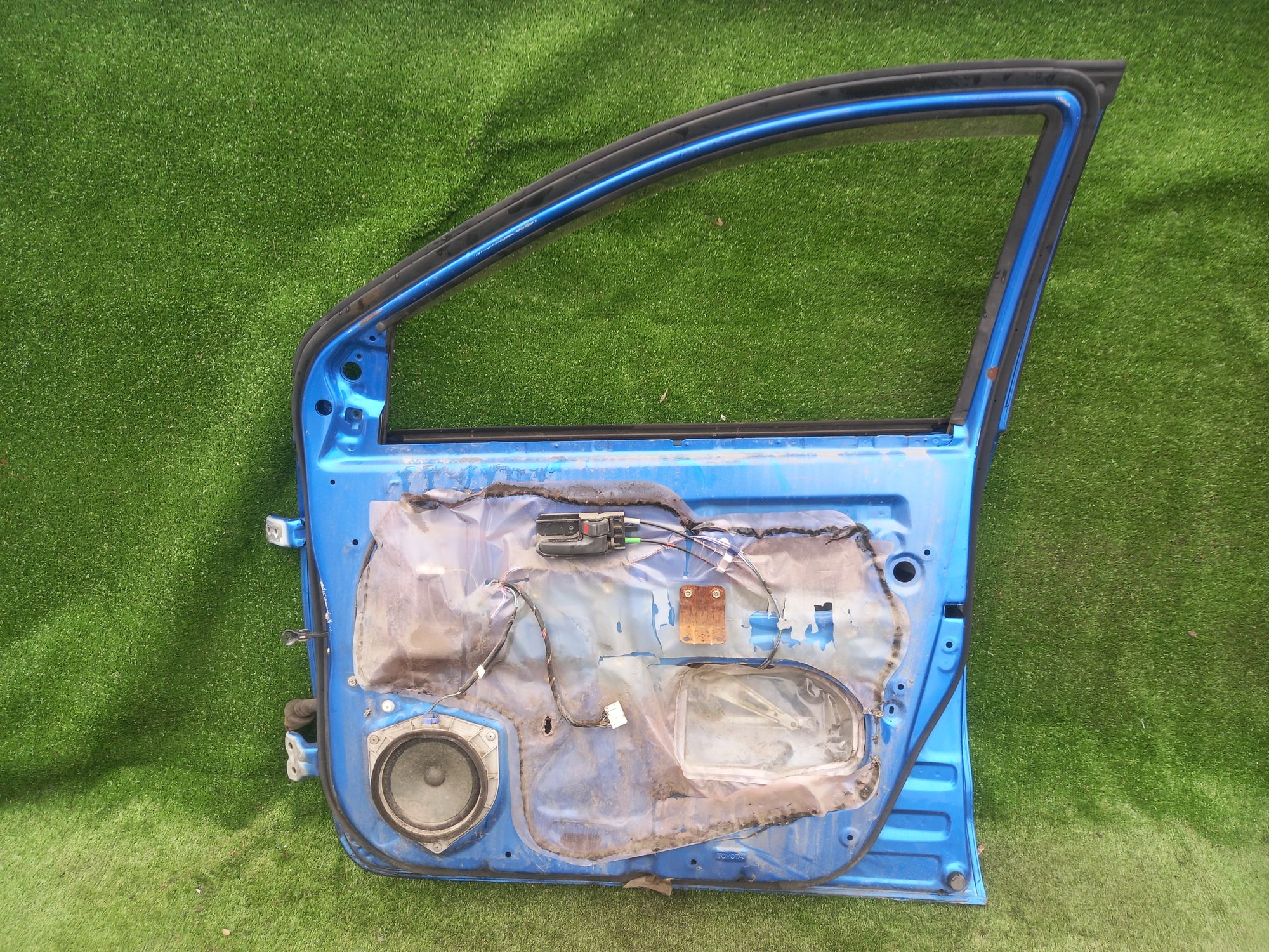 945 дверь на TOYOTA IST NCP60, 17500 рублей, Невинномысск