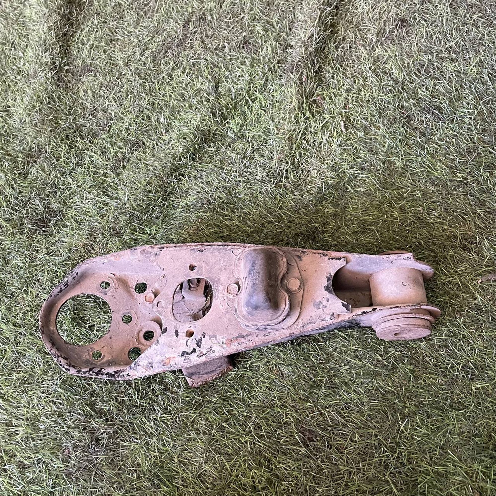 38 Рычаг передний левый нижний Mazda Bongo SSF8, 2000 рублей, Невинномысск