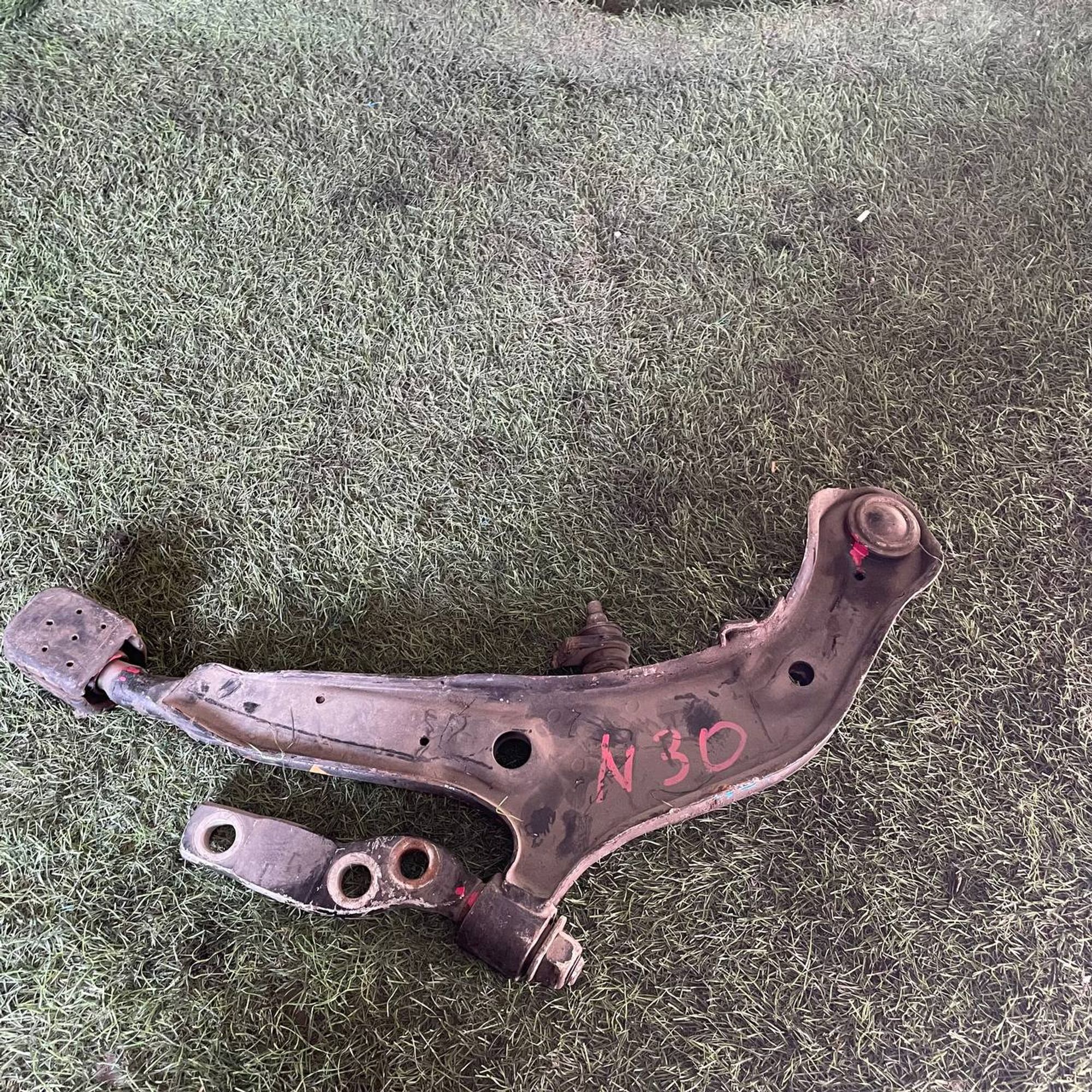 340 Рычаг передний правый нижний NISSAN RNESSA N30, 4500 рублей, Невинномысск