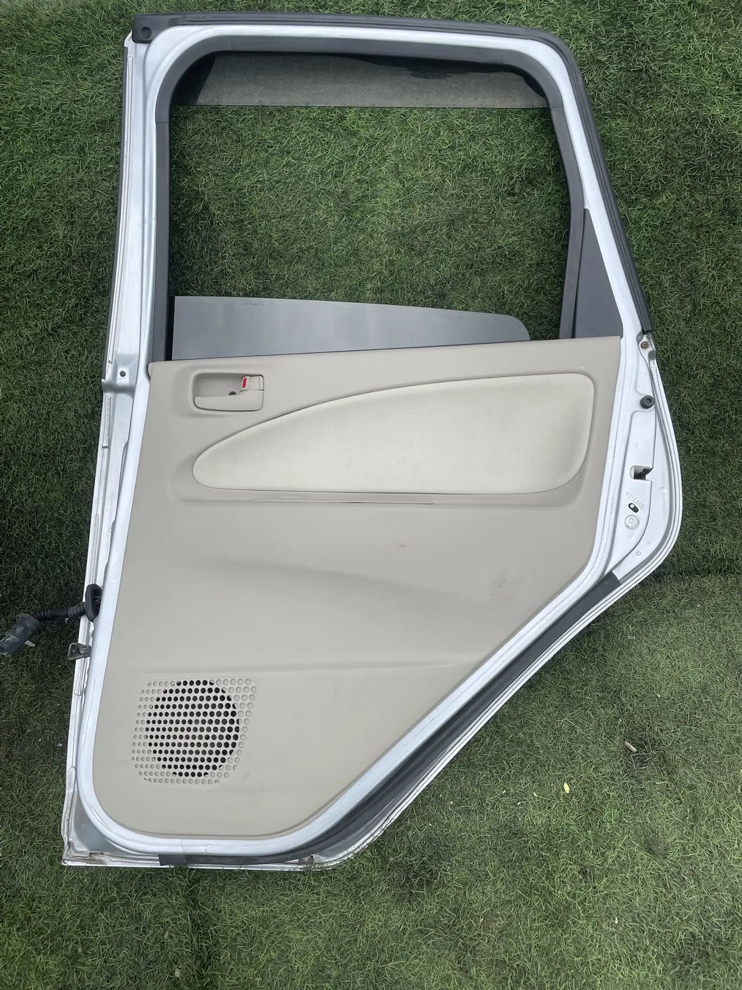 4218 Дверь задняя правая Mitsubishi Colt Z25A 4G19 1.3 2002, 9500 рублей, Невинномысск
