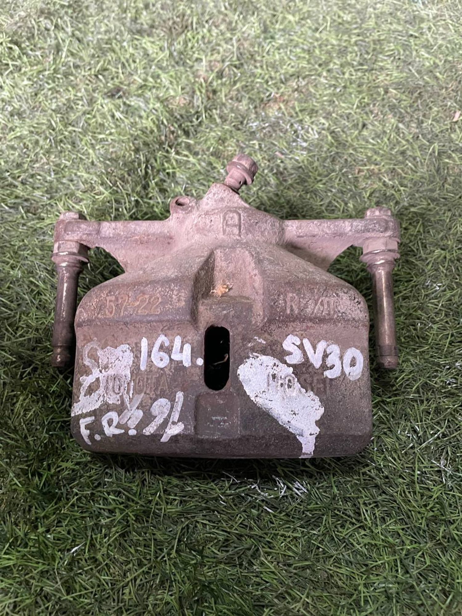 164 Суппорт тормозной передний правый TOYOTA VISTA SV30, 3000 рублей, Невинномысск