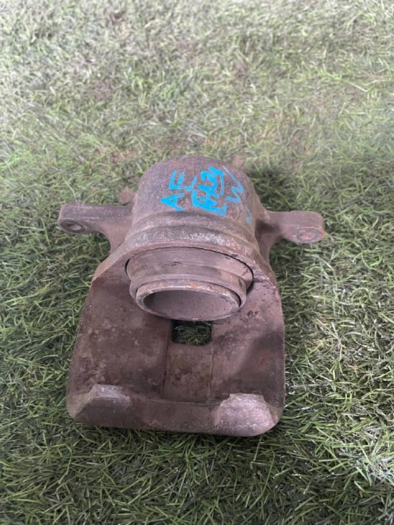 302 Суппорт тормозной передний левый TOYOTA MARK II GX100, 3000 рублей, Невинномысск