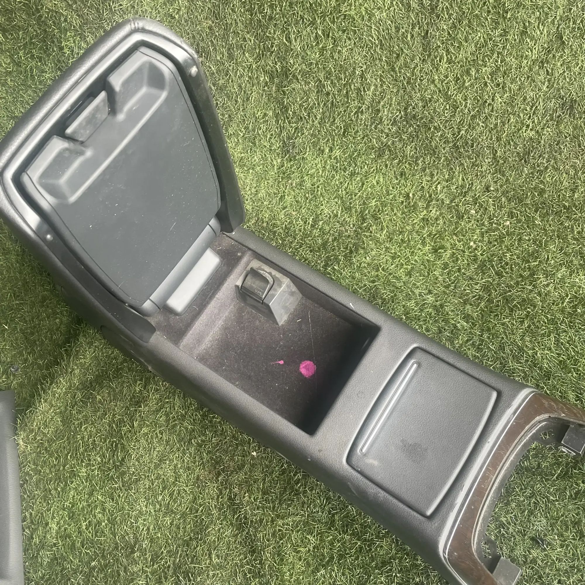 https://ycs.partsauto.market/partsauto-images/thmbs/userImages/772e461030aea93f4dbb6447c0f924d3/part/536183e9-9b0e-4e1b-935e-c39fc692244a_1776674635405.jpg