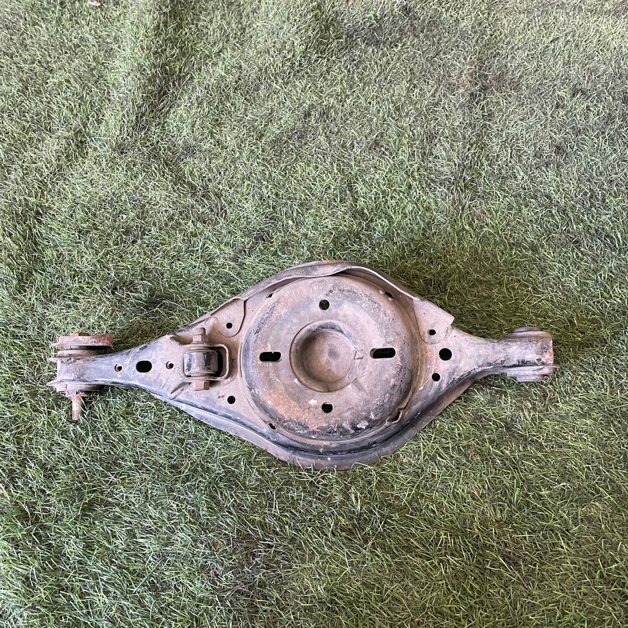 24 Рычаг задний поперечный нижний Mazda Atenza GG3S, 3000 рублей, Невинномысск