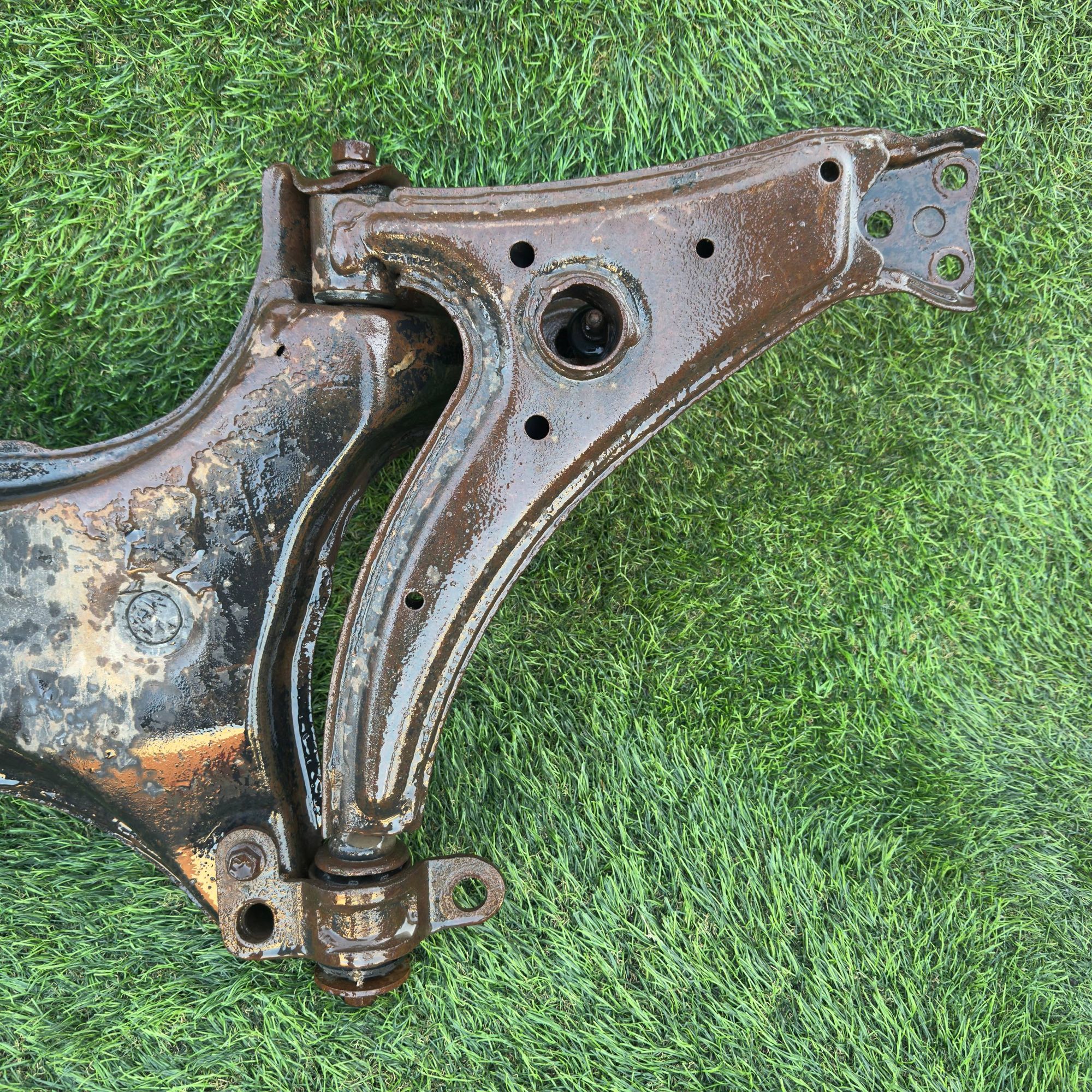 157 Подрамник передний TOYOTA CARINA AT170, 6000 рублей, Невинномысск