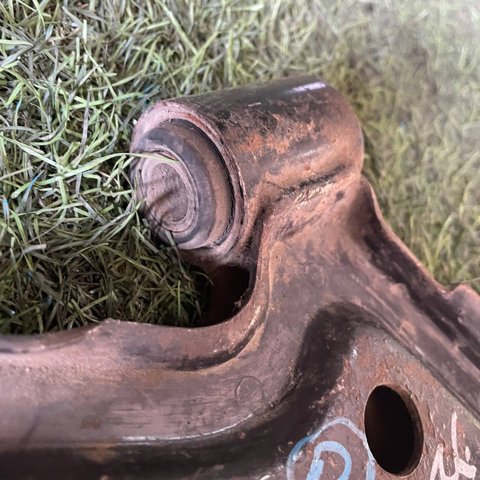 320 Рычаг передний правый нижний NISSAN SUNNY B13, 3000 рублей, Невинномысск