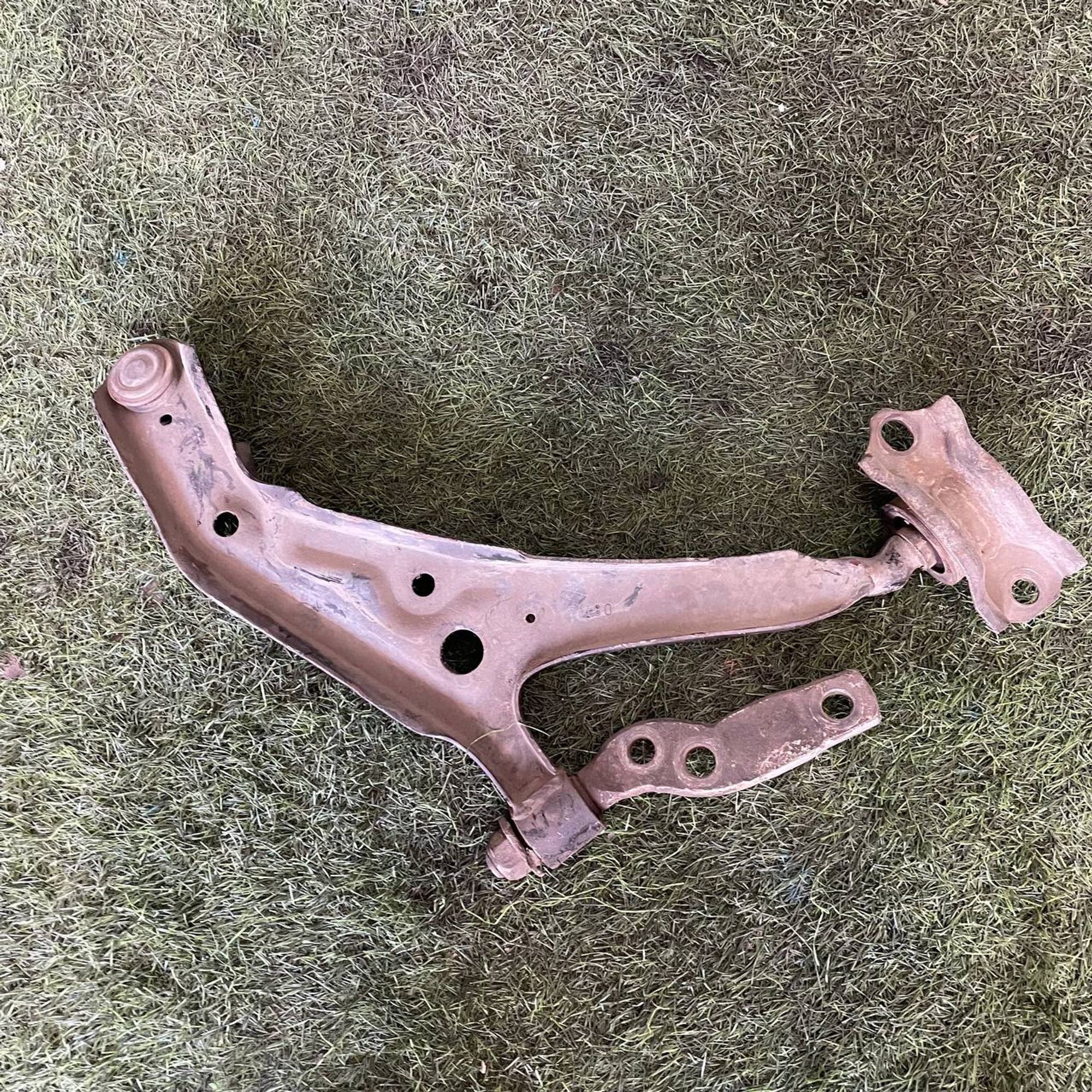 245 Рычаг передний левый нижний  NISSAN PRIMERA P11, 3000 рублей, Невинномысск