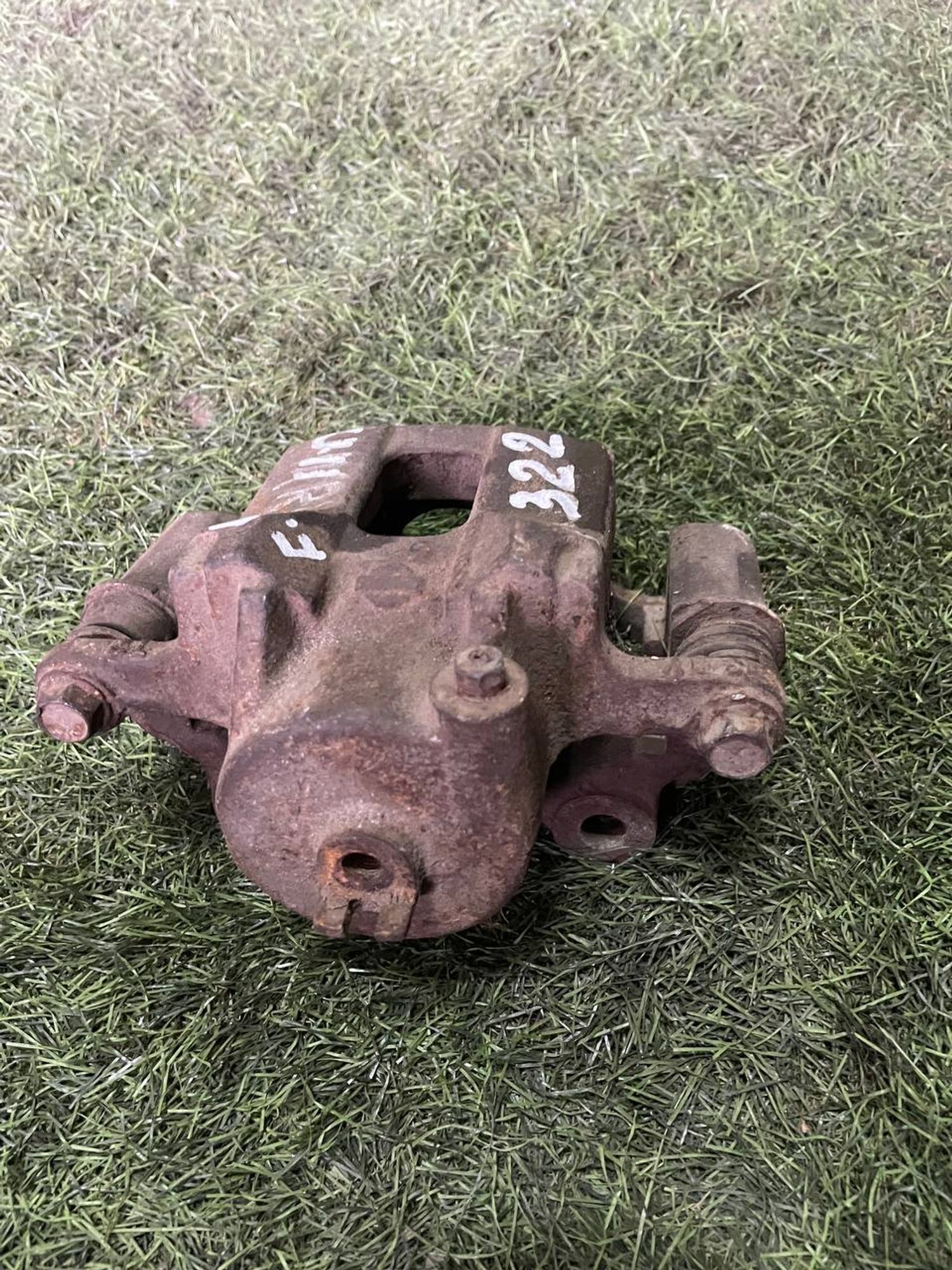 322 Суппорт тормозной передний правый NISSAN BLUEBIRD U11, 3000 рублей, Невинномысск