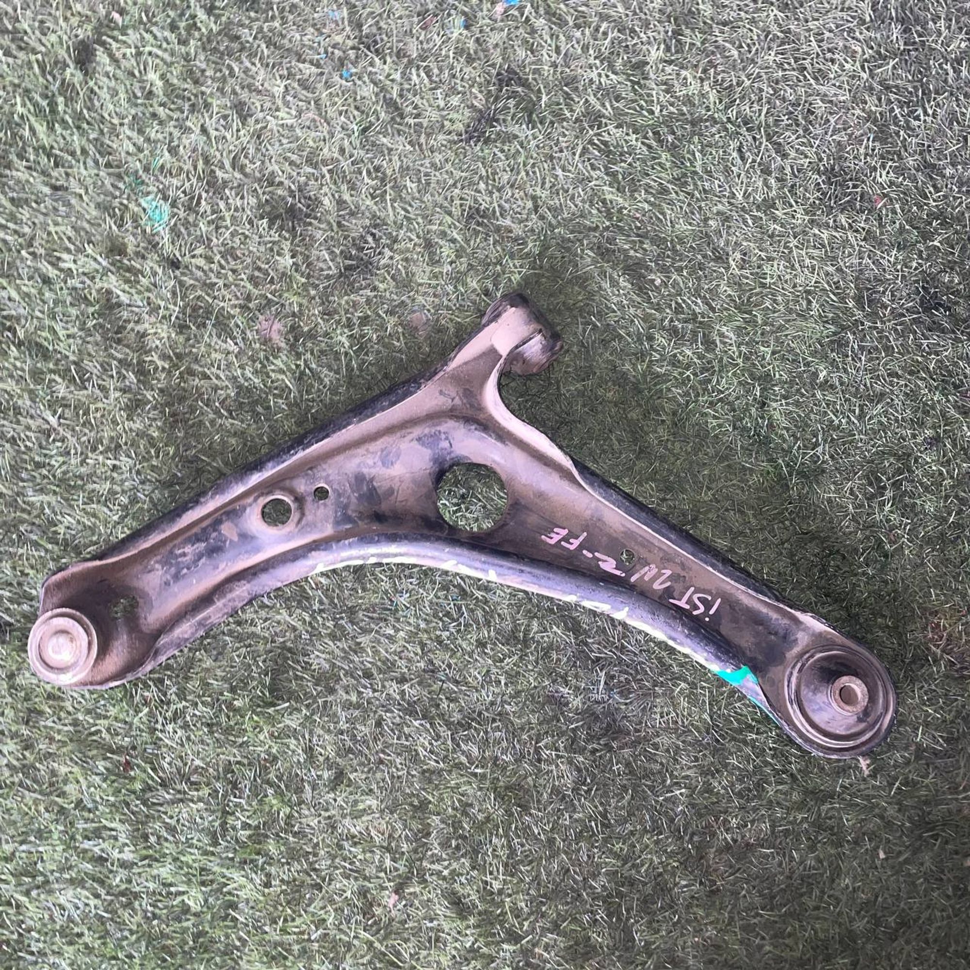 104 Рычаг передний правый нижний TOYOTA IST NCP60, 3500 рублей, Невинномысск