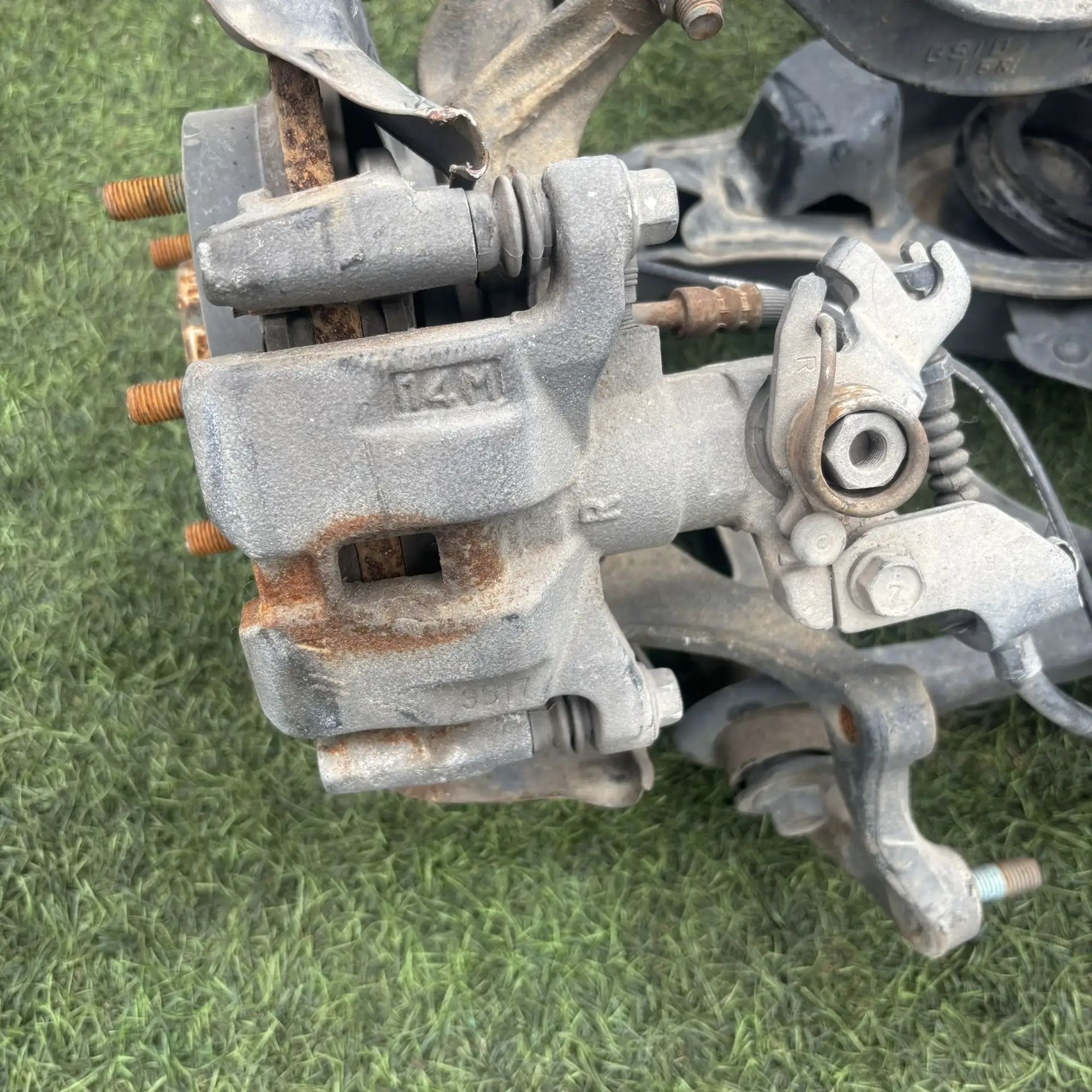 https://ycs.partsauto.market/partsauto-images/thmbs/userImages/772e461030aea93f4dbb6447c0f924d3/part/5a39586e-8426-40ab-9ce3-be35c9faea53_1777015178639.jpg
