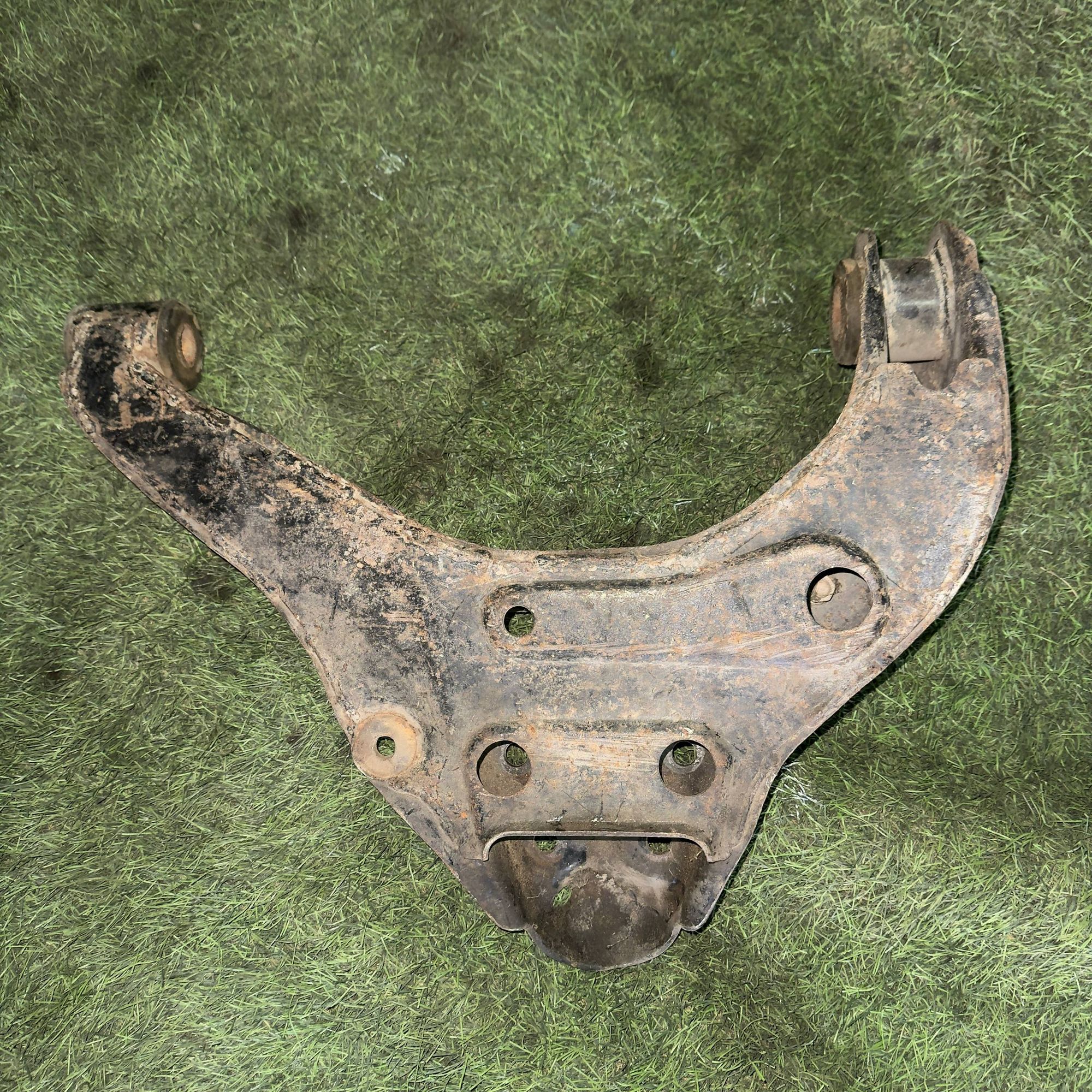 147 Рычаг передний правый нижний MITSUBISHI DELICA P25W, 1 рублей, Невинномысск